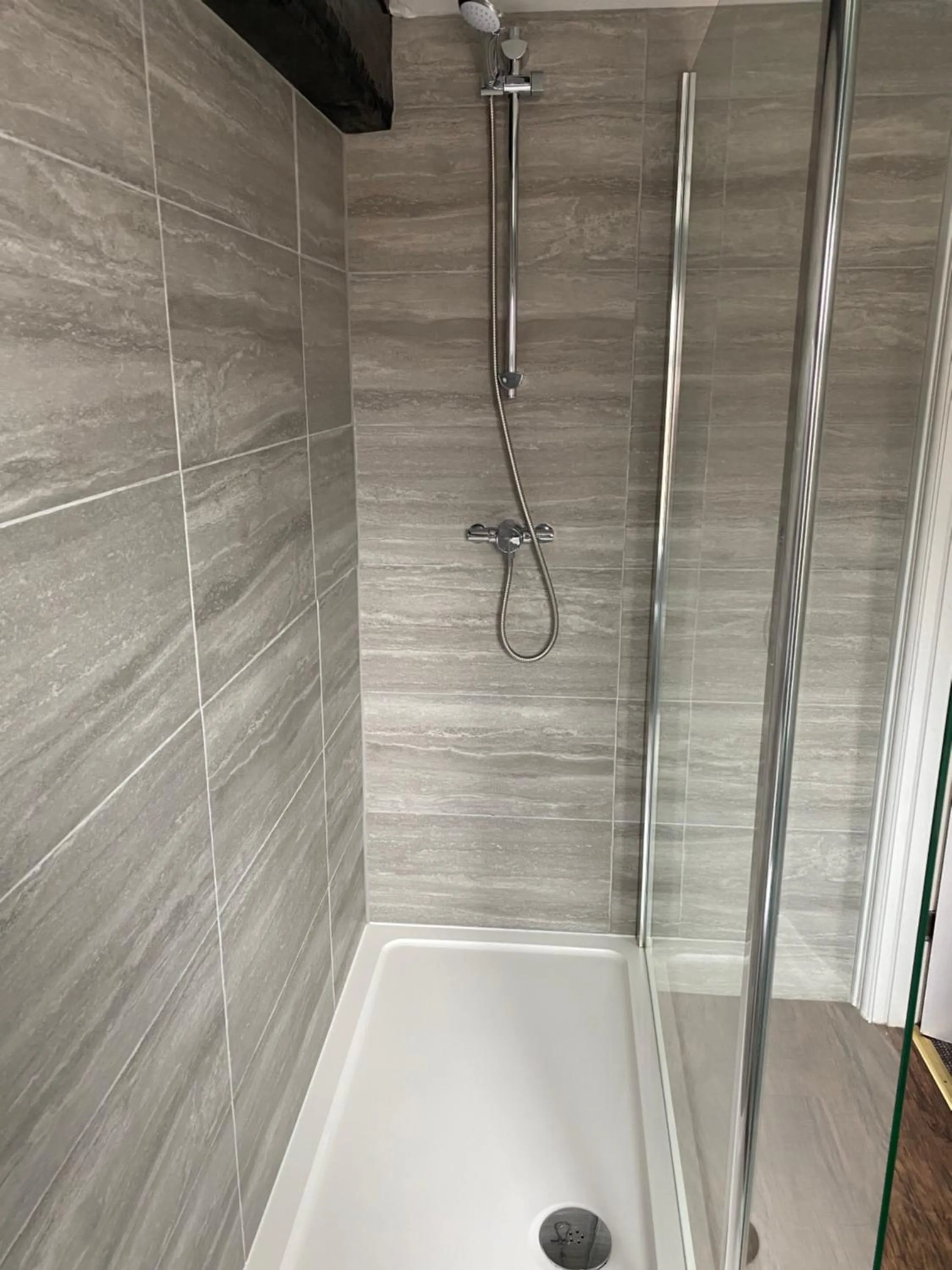 Shower in The Tudor Hotel