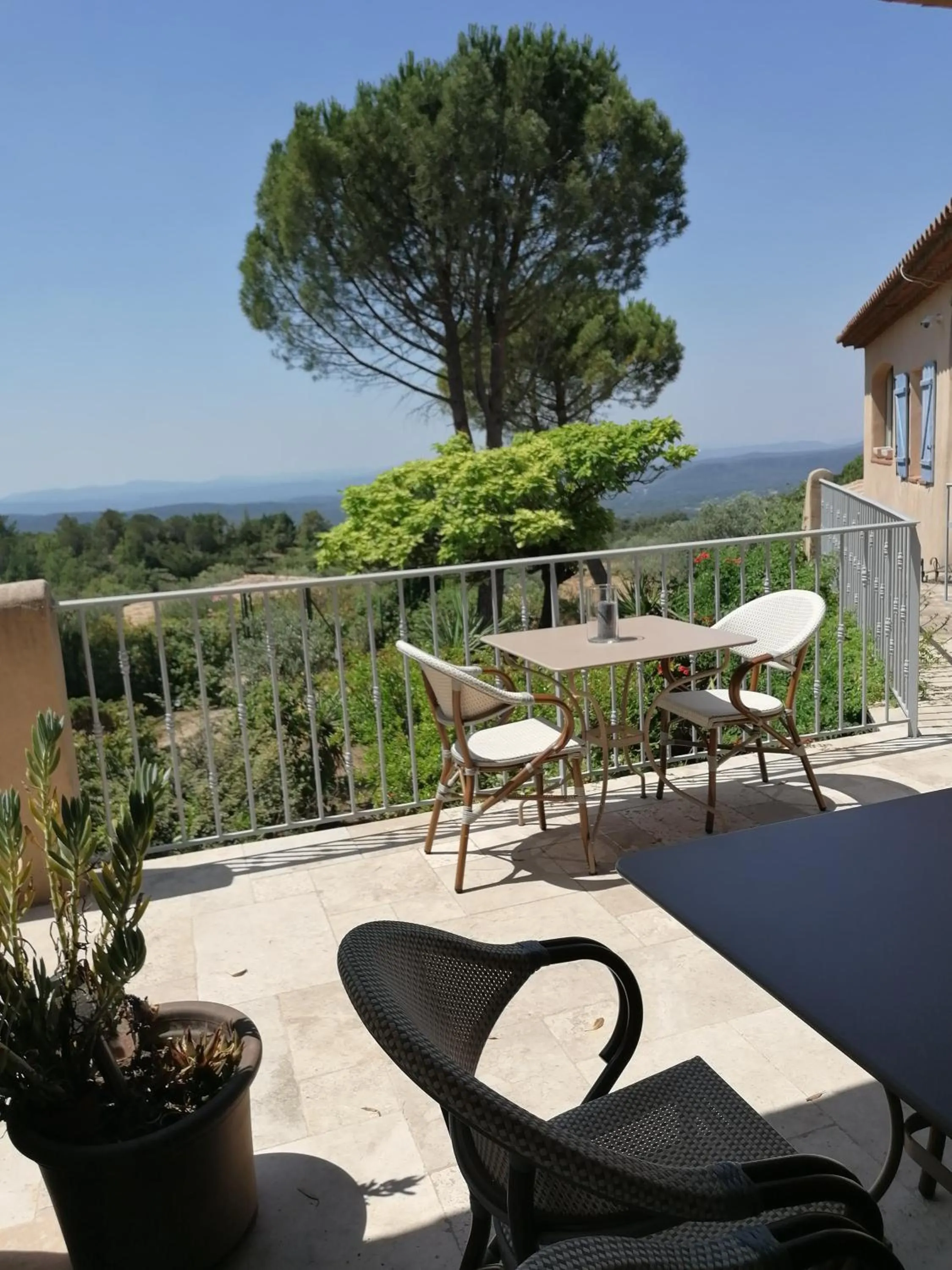 Dining area in Le Mas des Collines