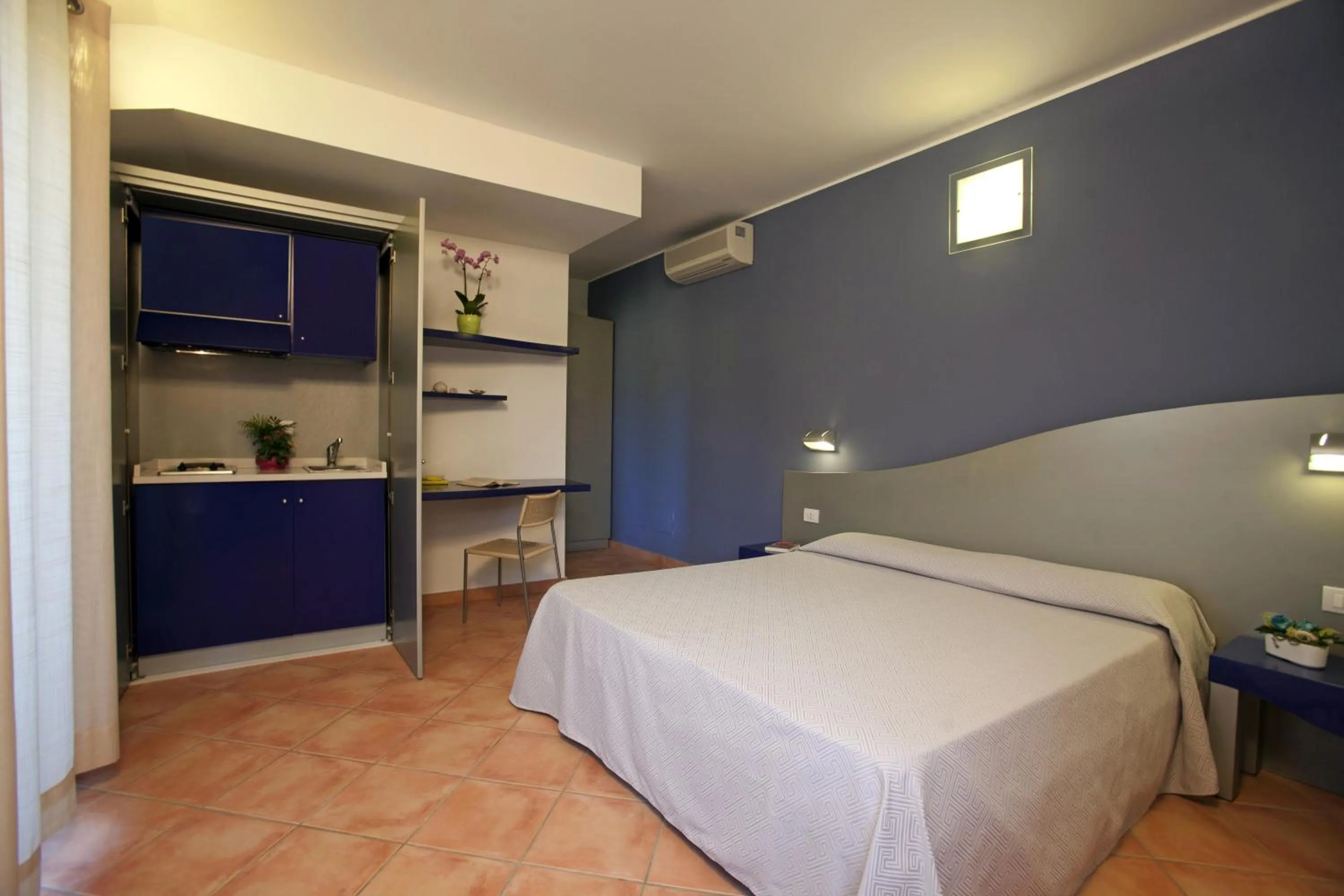 Kitchen or kitchenette, Bed in Residence Pineta