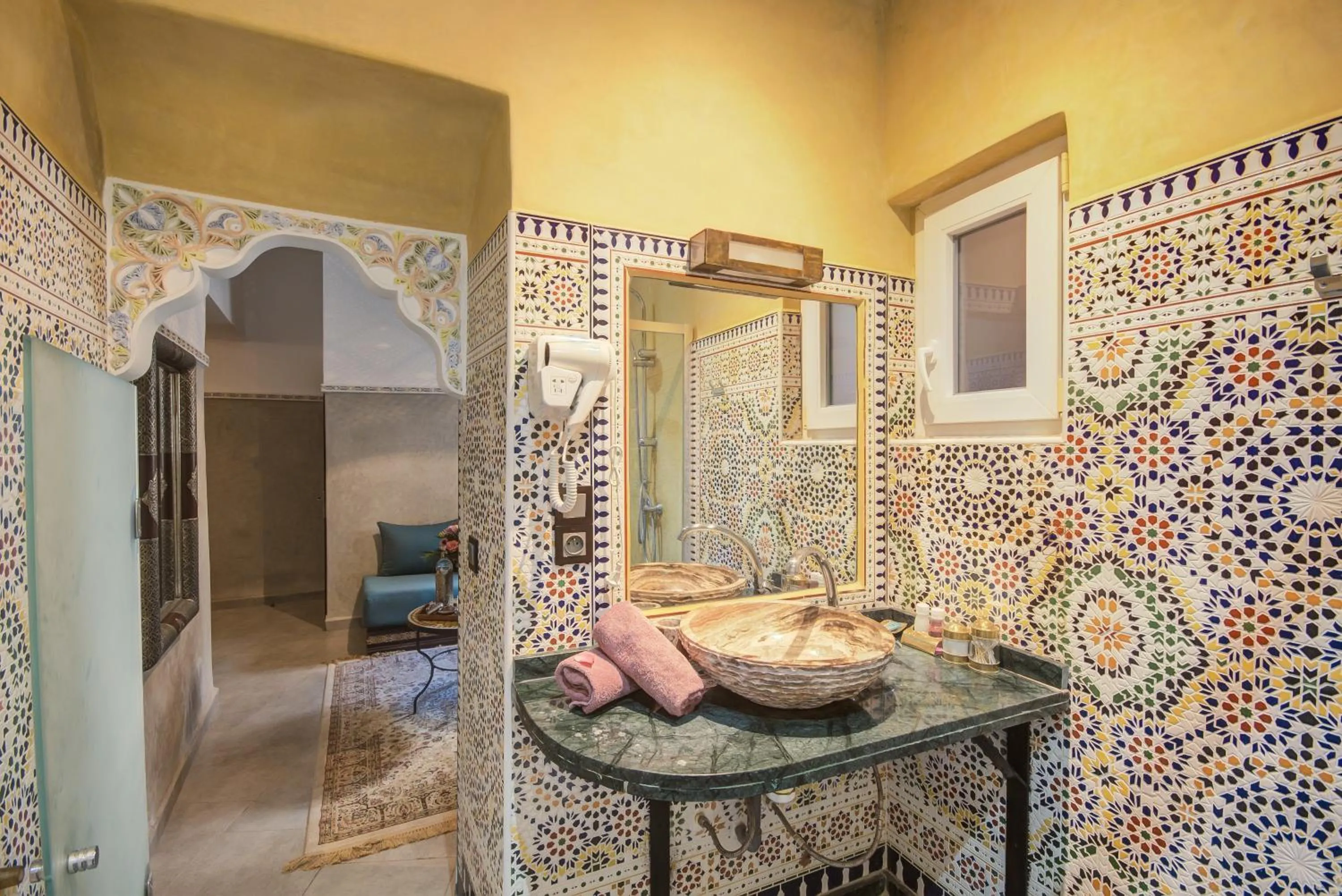 Bathroom in Riad Les Oliviers & Spa
