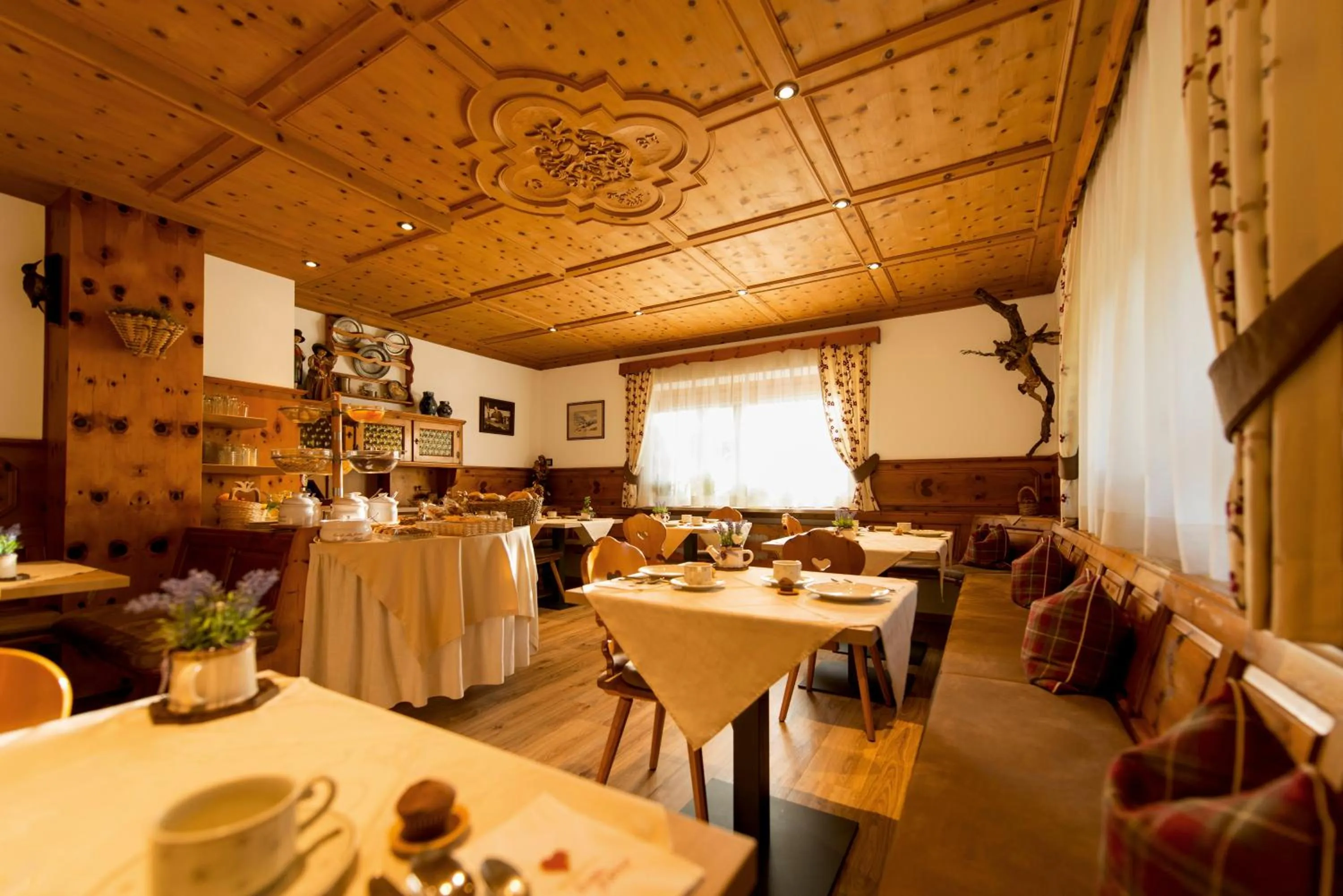 Restaurant/places to eat in Garni Hotel Geier