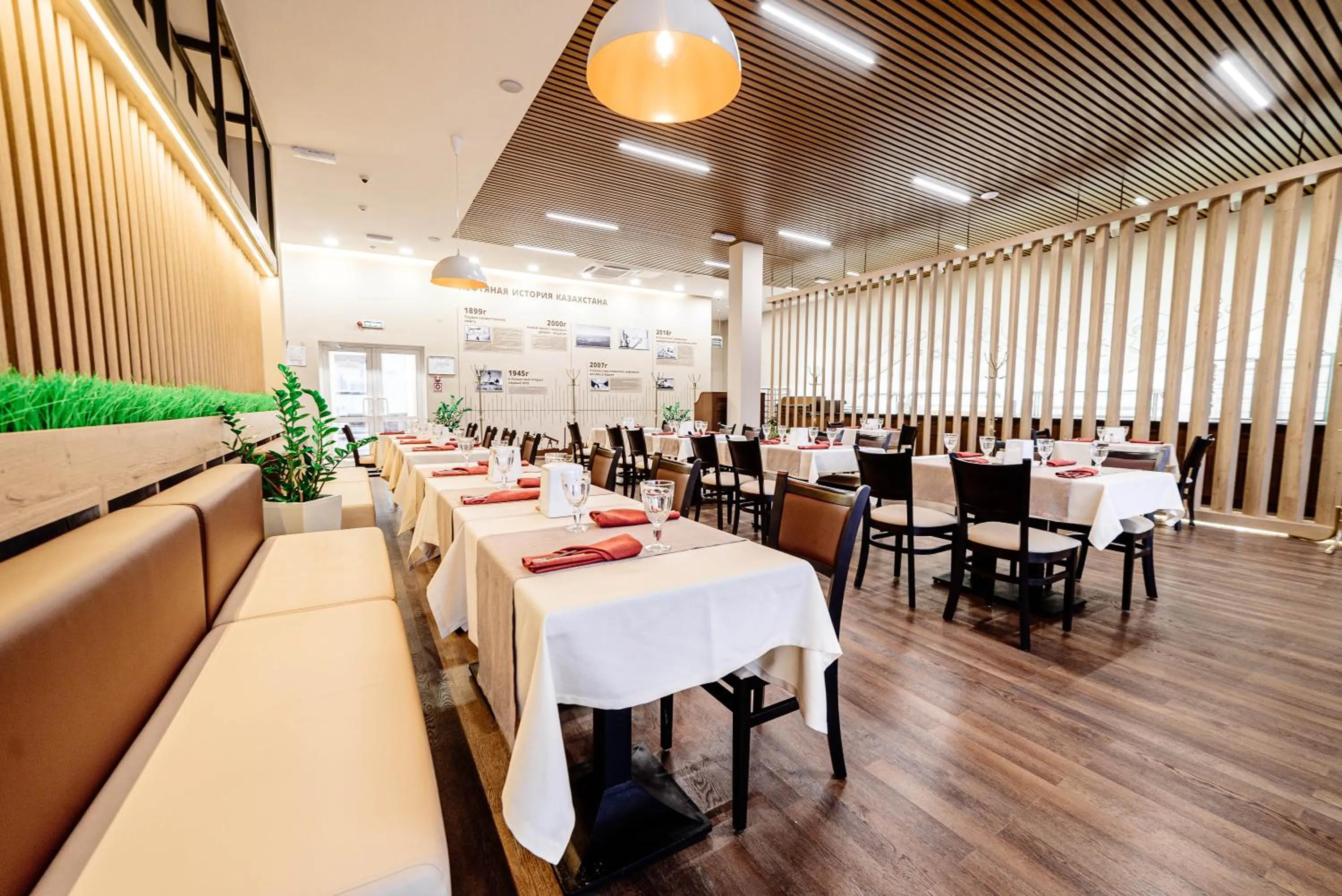 Restaurant/places to eat in Chagala Hotel Aksai