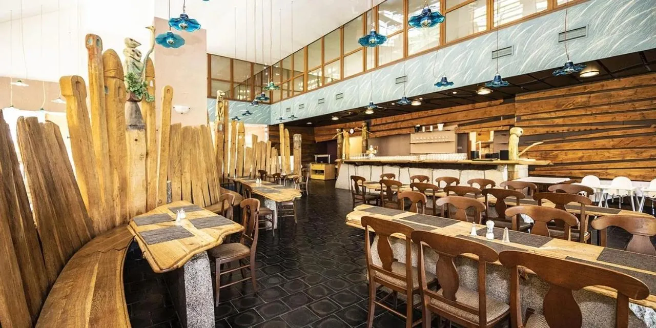 Restaurant/places to eat in Hotel Fit Fun