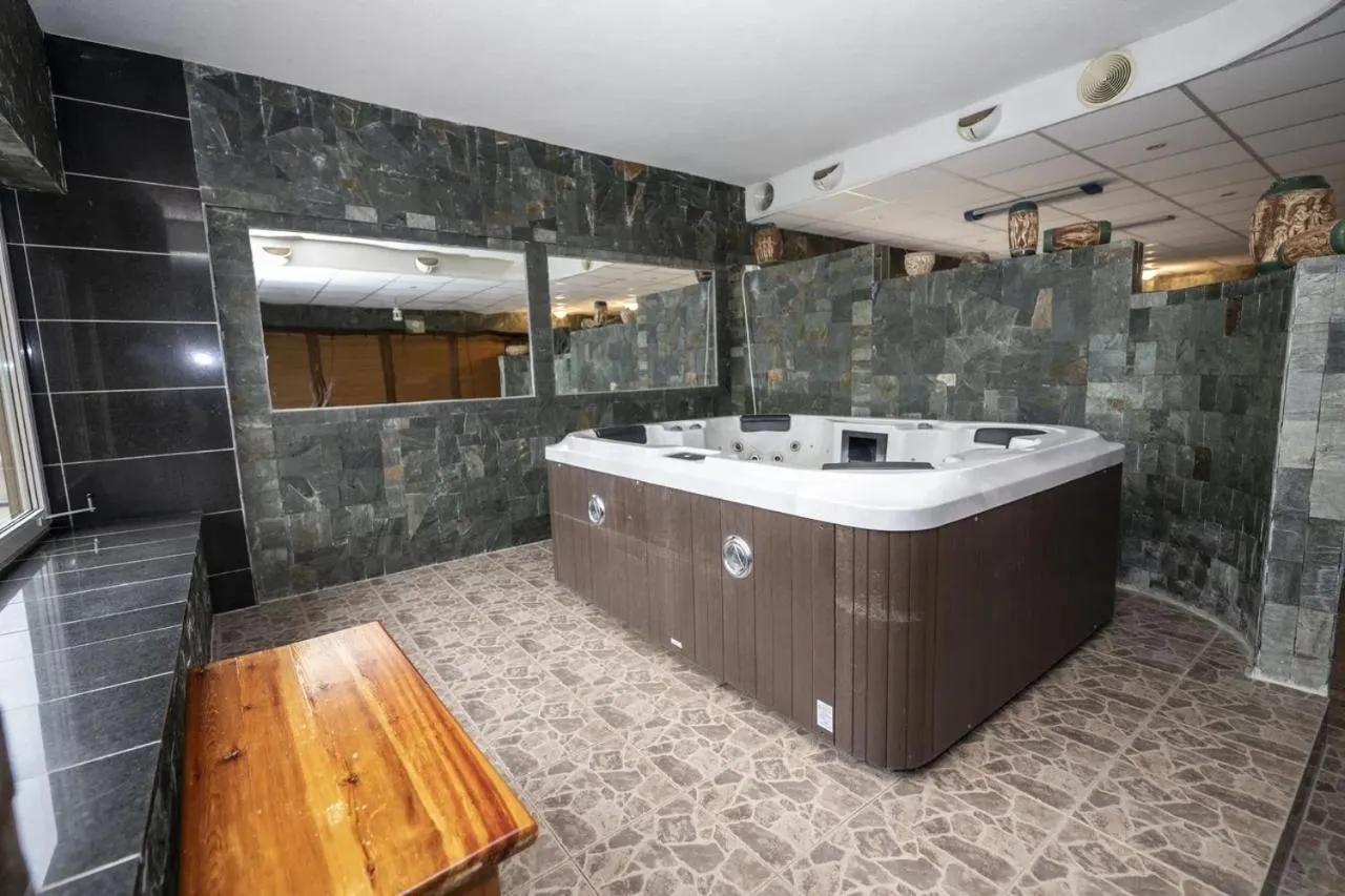 Hot Tub in Hotel Fit Fun