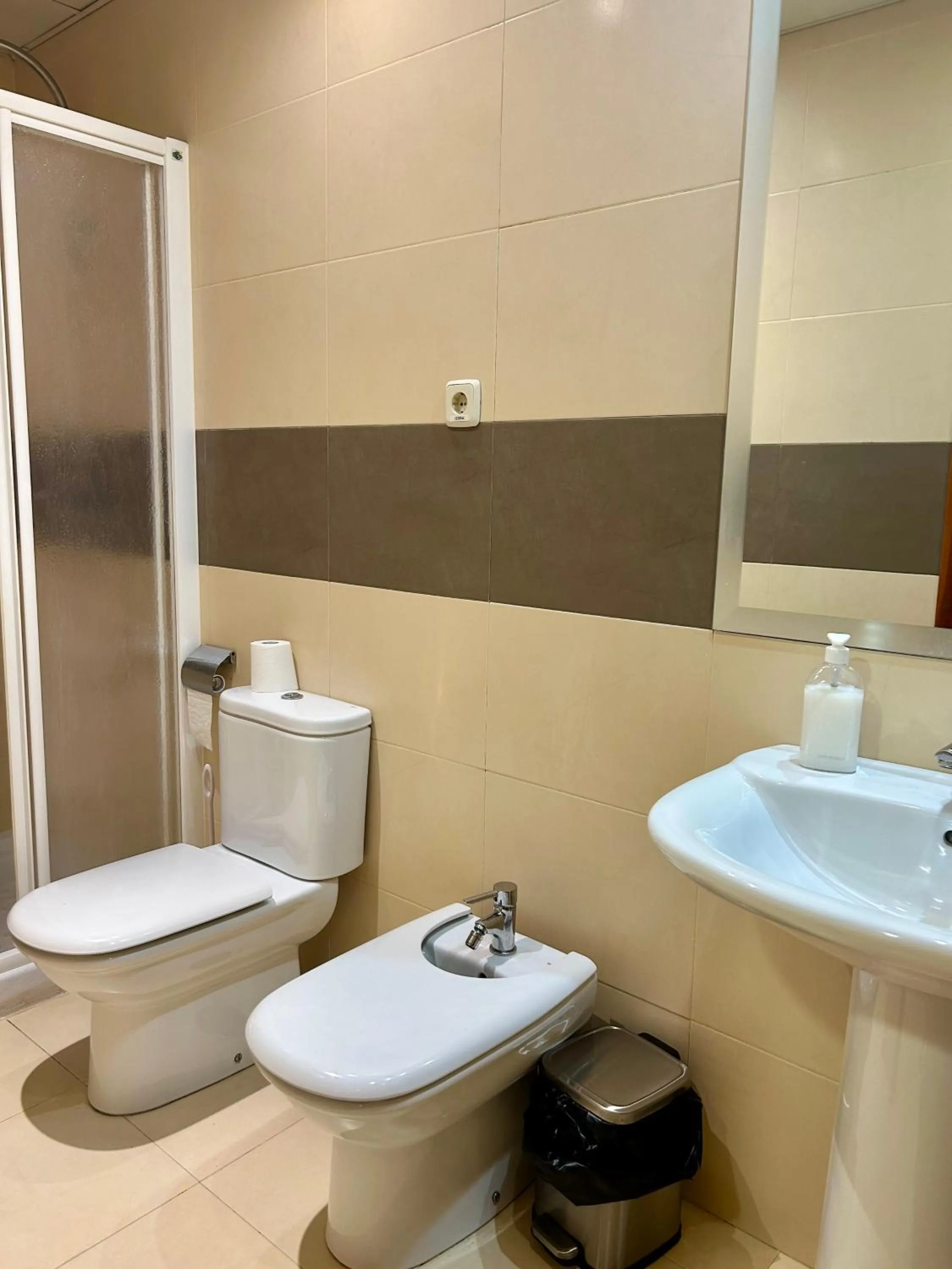 Bathroom in Hostal Aeropuerto