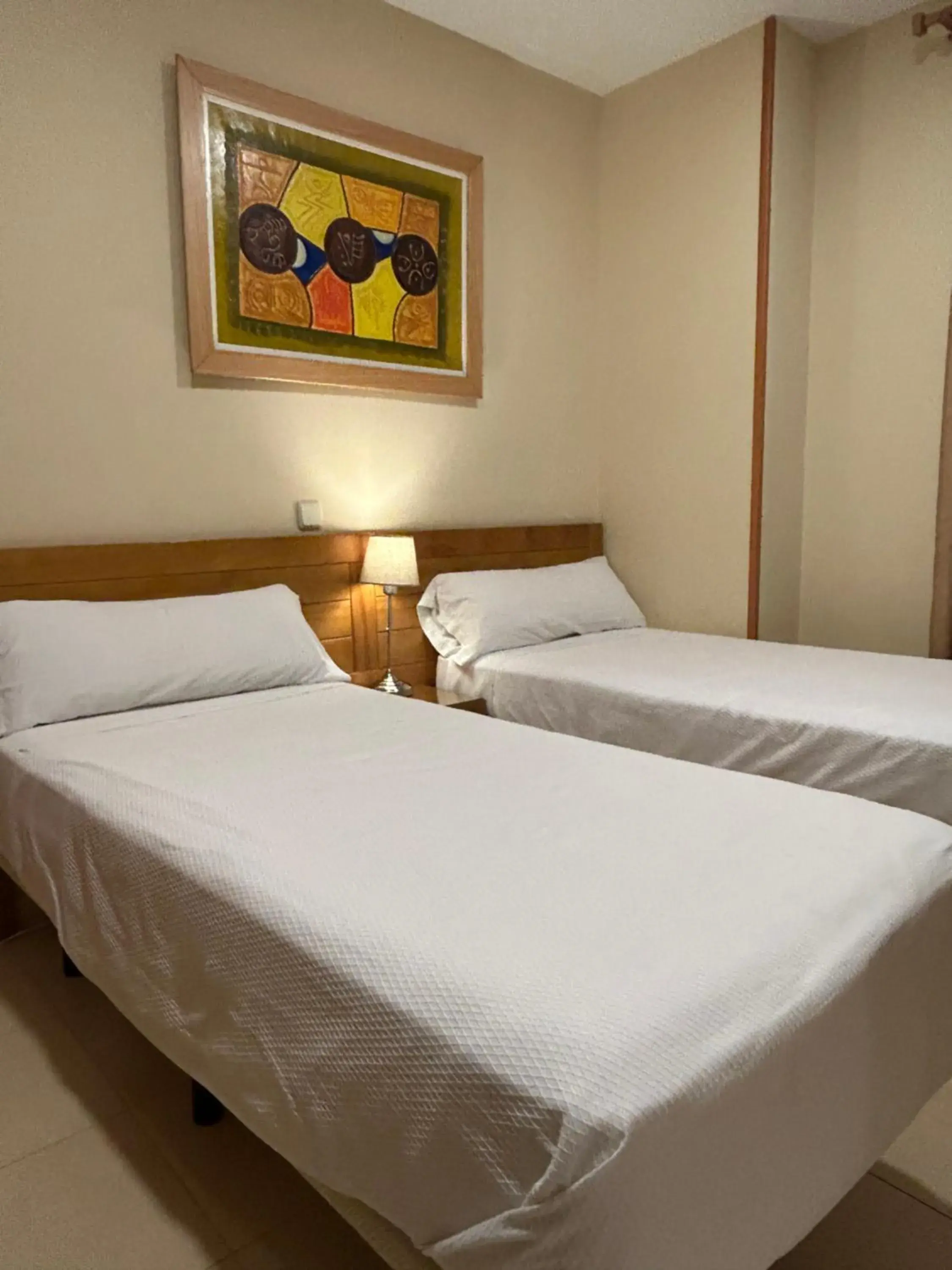 Twin Room with Private Bathroom in Hostal Aeropuerto Twin Room with Private Bathroom in Hostal Aeropuerto