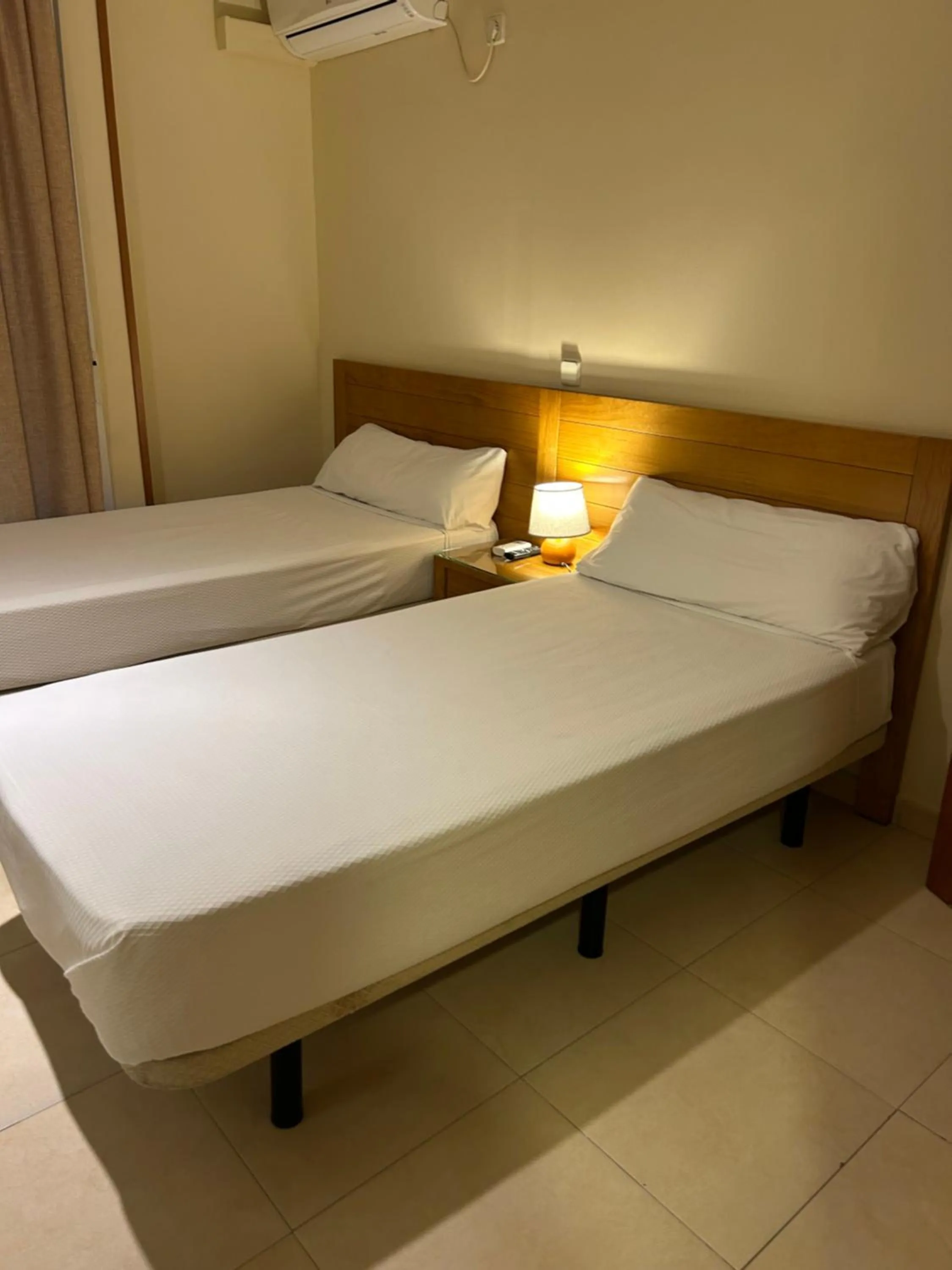 Bed in Hostal Aeropuerto