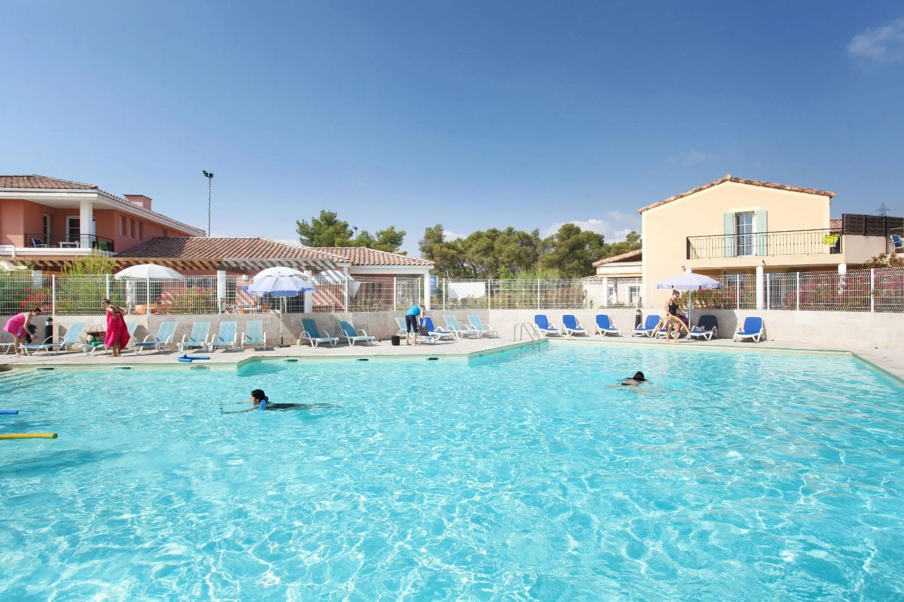 Swimming pool in Terres de France - Résidence de la Cabre d'Or