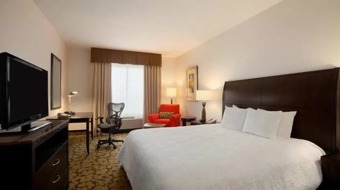 Bed in Hilton Garden Inn Edmonton International Airport