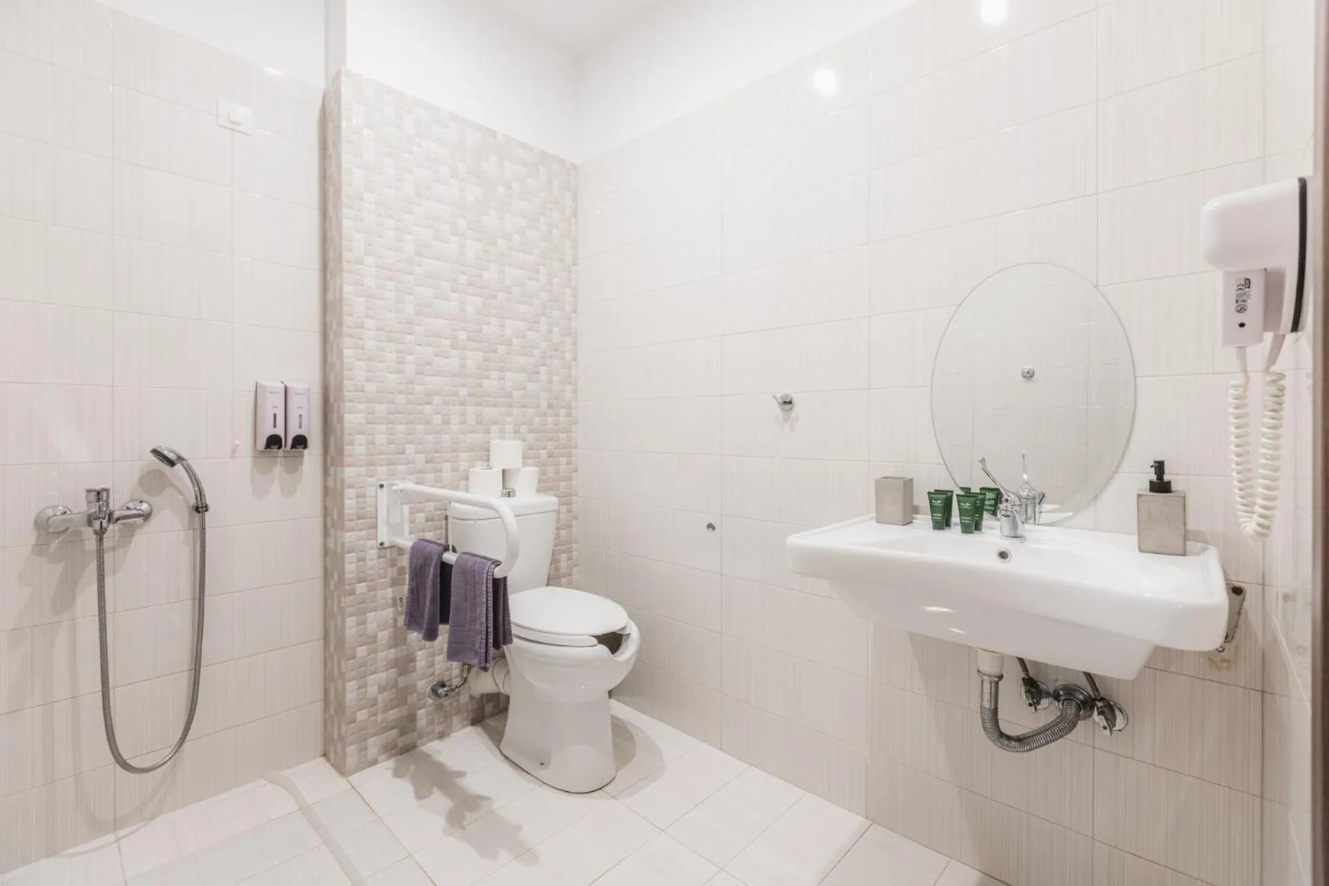 Public Bath in Infinity Hotel Gytheio