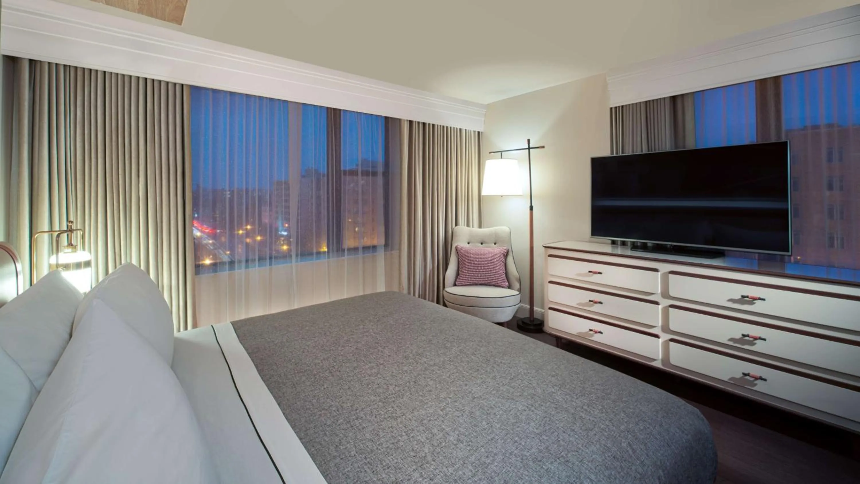 Bed in Canopy by Hilton Washington DC Embassy Row