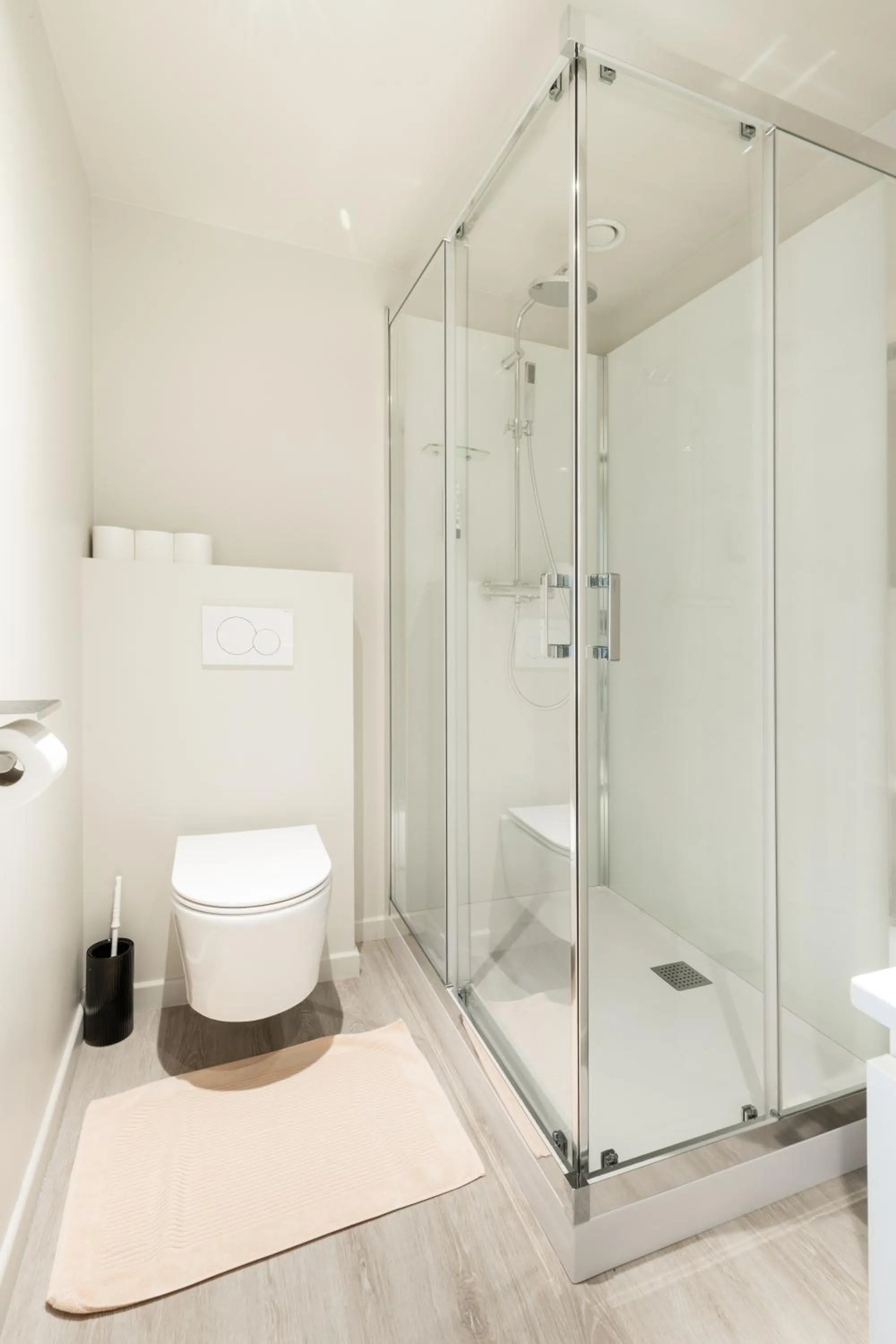 Shower in Hotel José