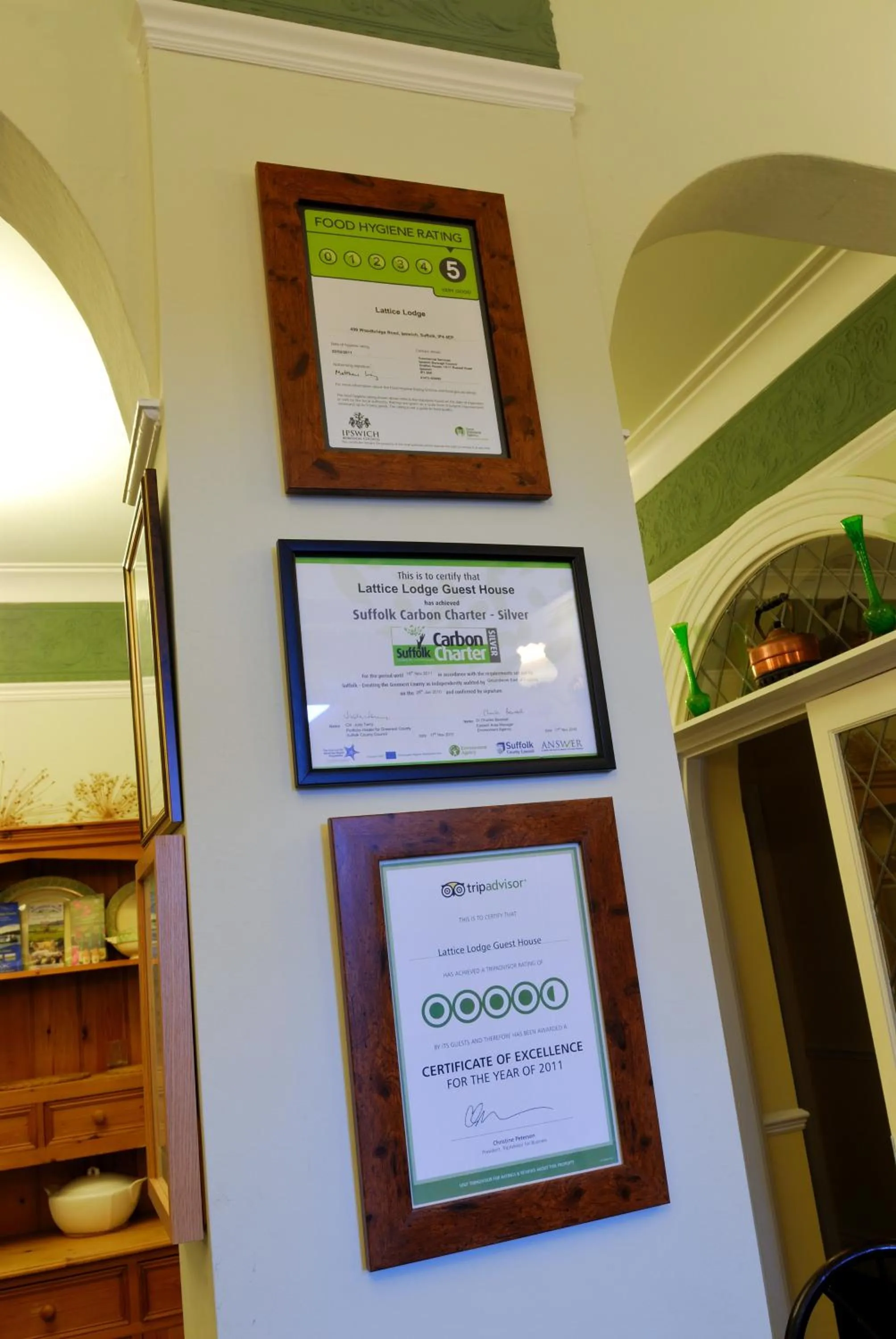 Restaurant/places to eat in Toothbrush Rooms at Lattice Lodge - Guest Kitchen & EV Recharging