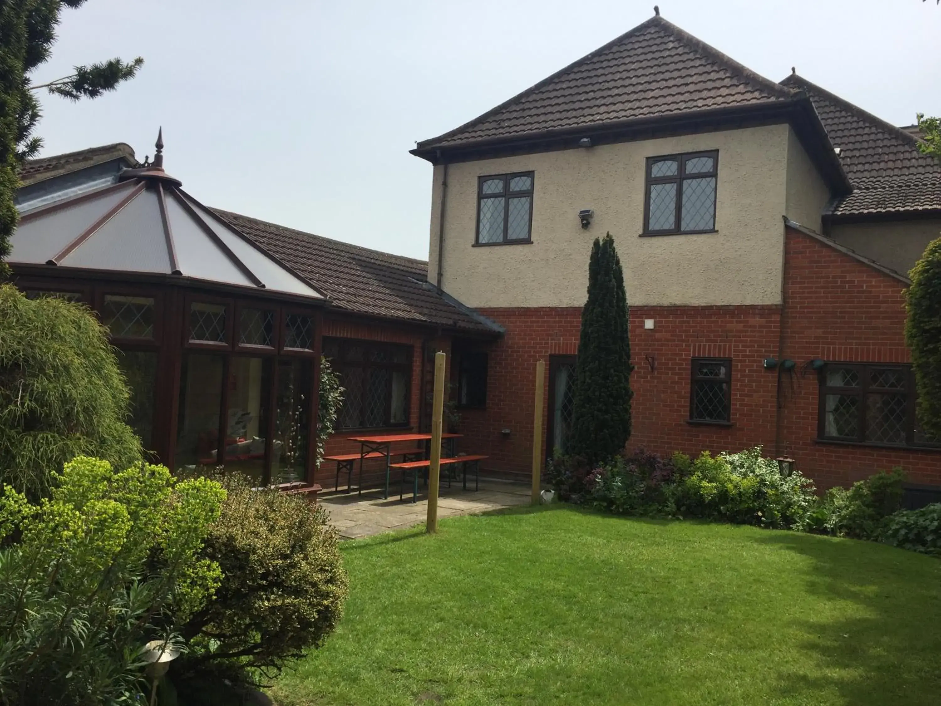 Toothbrush Rooms at Lattice Lodge - Guest Kitchen & EV Recharging Toothbrush Rooms at Lattice Lodge - Guest Kitchen & EV Recharging