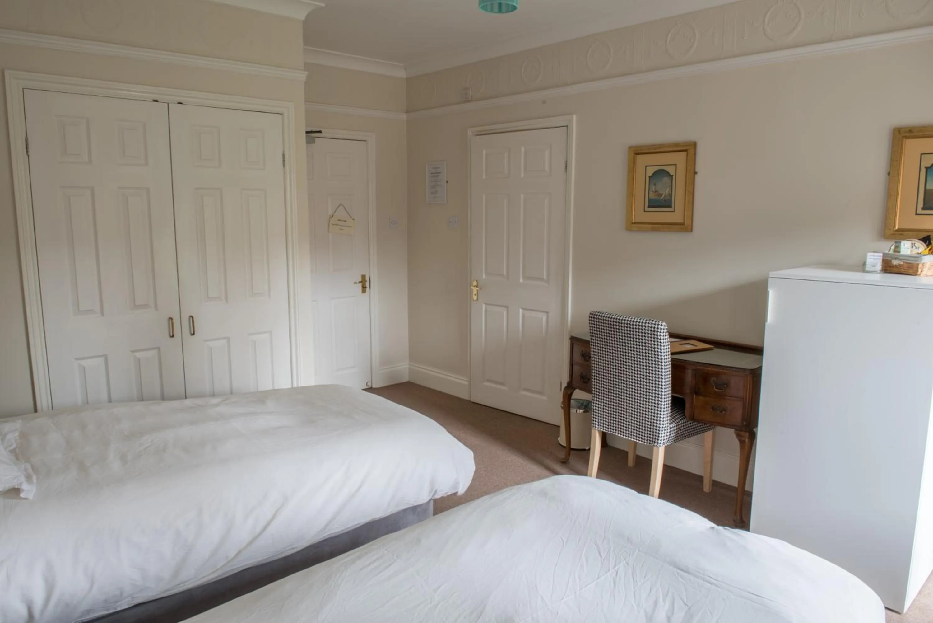 Bed in Toothbrush Rooms at Lattice Lodge - Guest Kitchen & EV Recharging