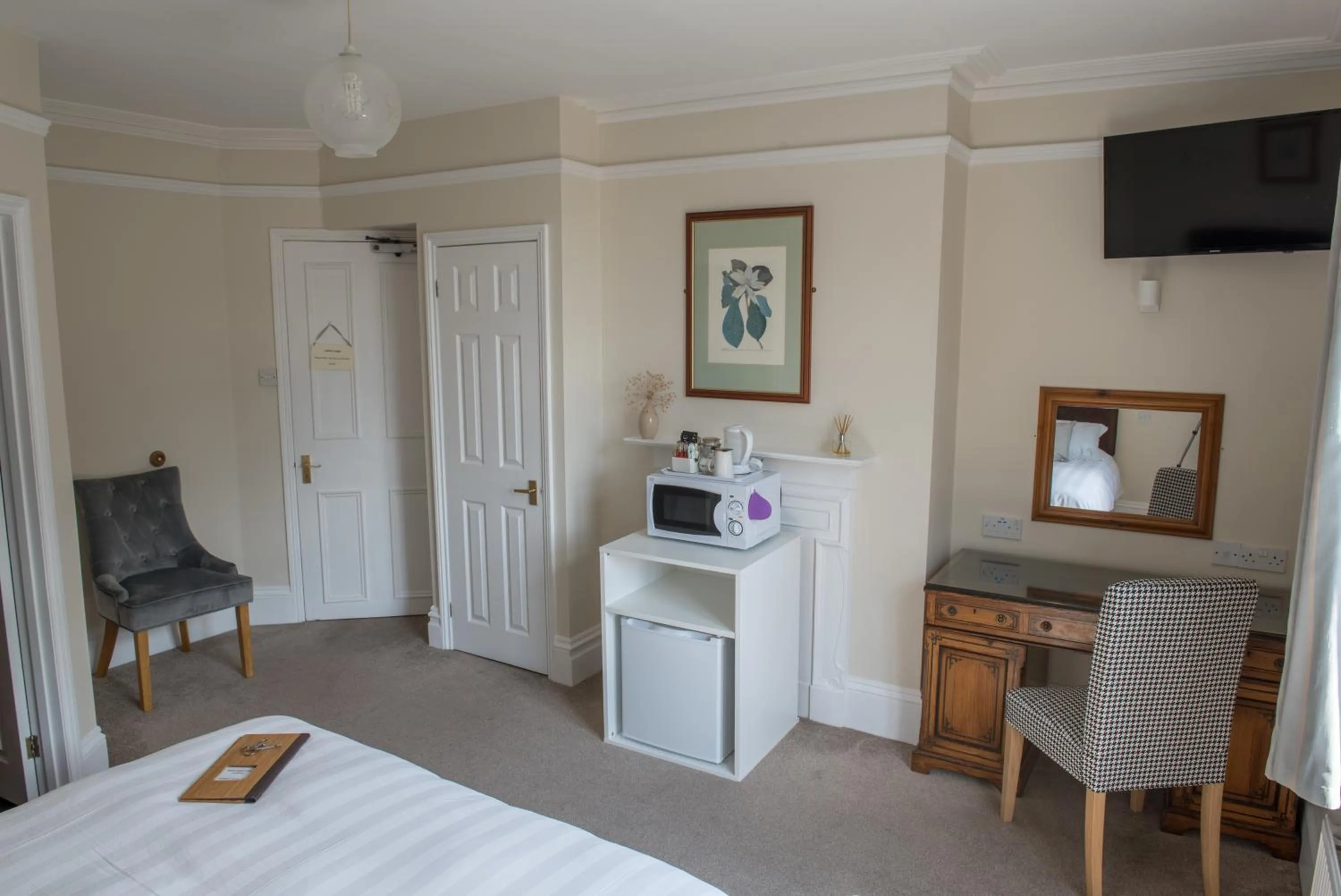 Bedroom, Bed in Toothbrush Rooms at Lattice Lodge - Guest Kitchen & EV Recharging