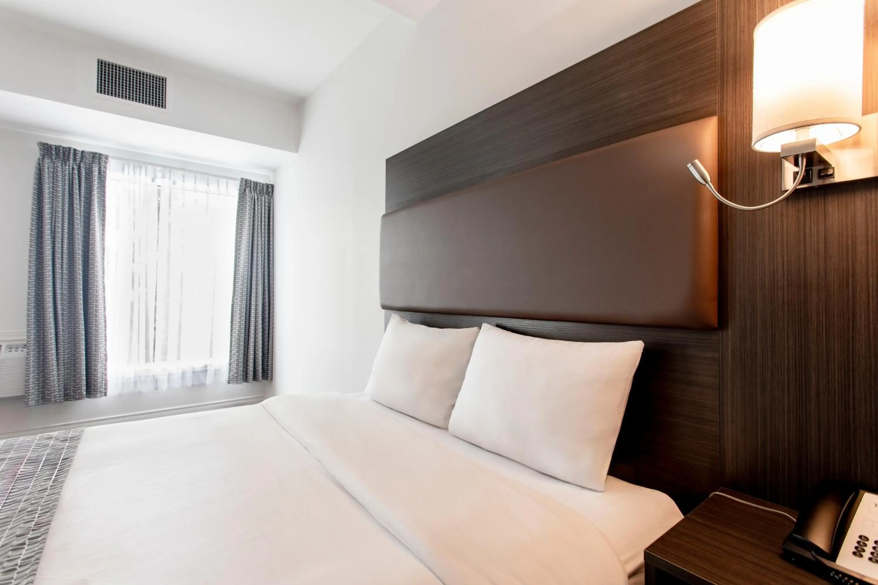 Bed in Travelodge by Wyndham Rigaud