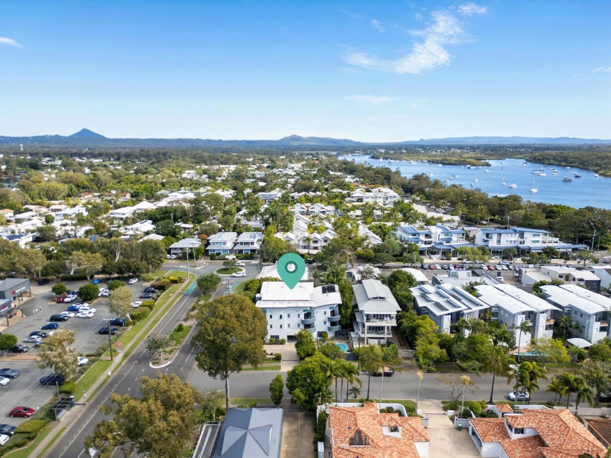Property building in Noosa River Sandy Shores