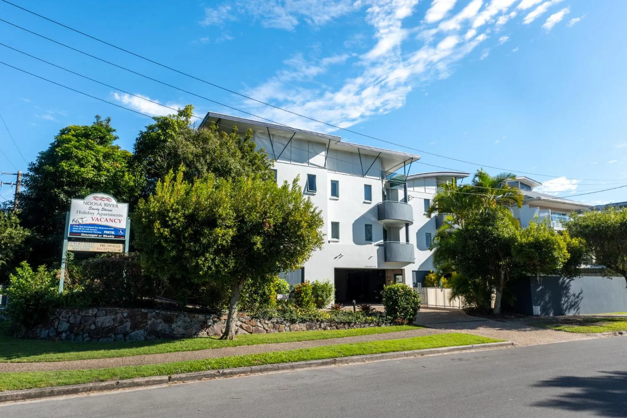 Property building in Noosa River Sandy Shores