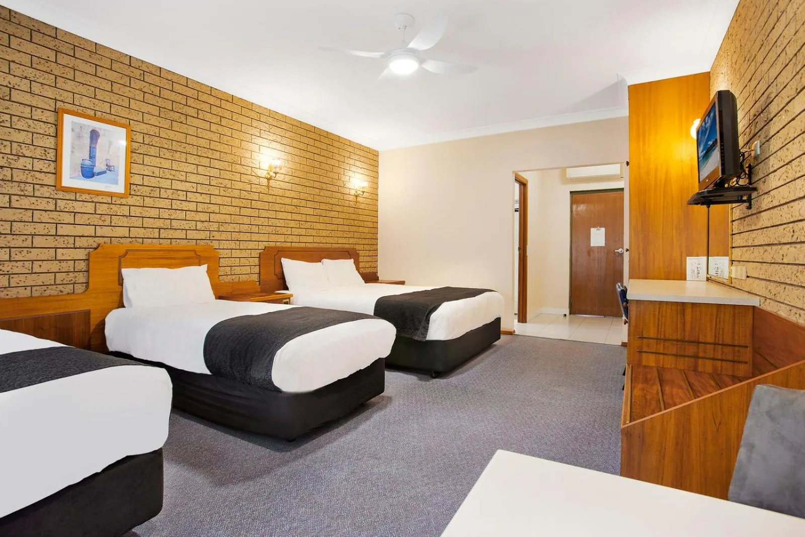 Bed in Manifold Motor Inn