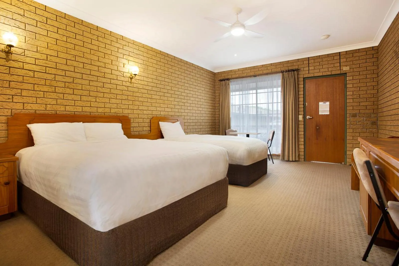 Bed in Manifold Motor Inn