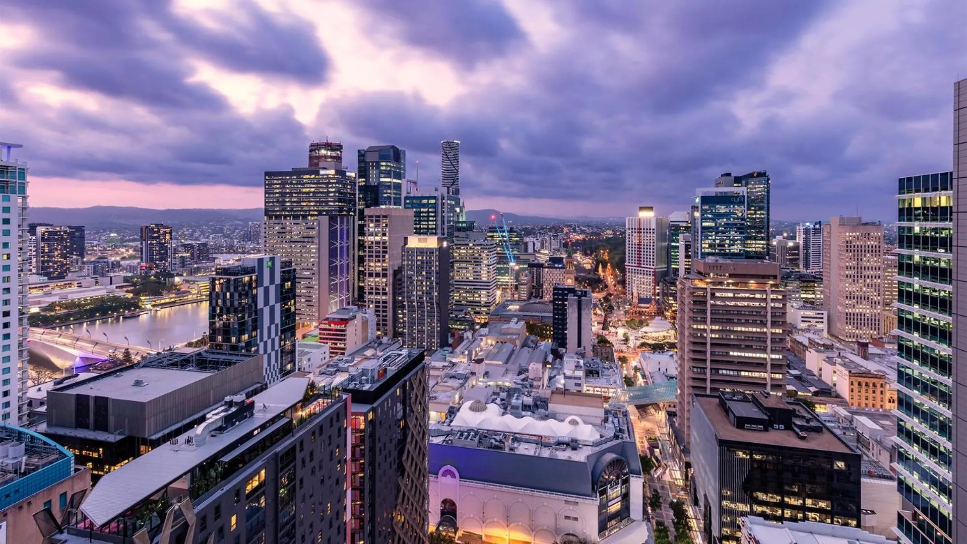City view in Oaks Brisbane Festival Suites