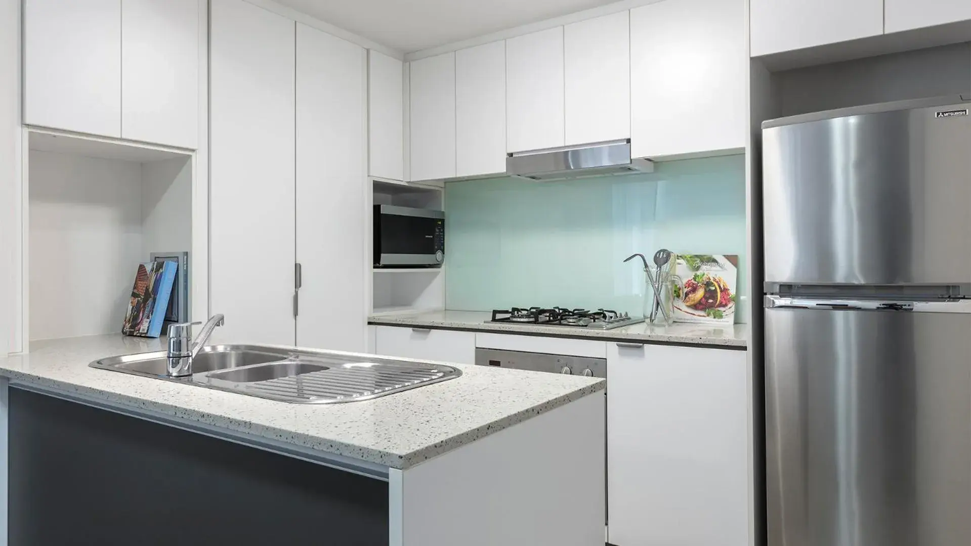 Executive One-Bedroom Apartment (High Floor) - No Housekeeping in Oaks Brisbane Festival Suites Executive One-Bedroom Apartment (High Floor) - No Housekeeping in Oaks Brisbane Festival Suites