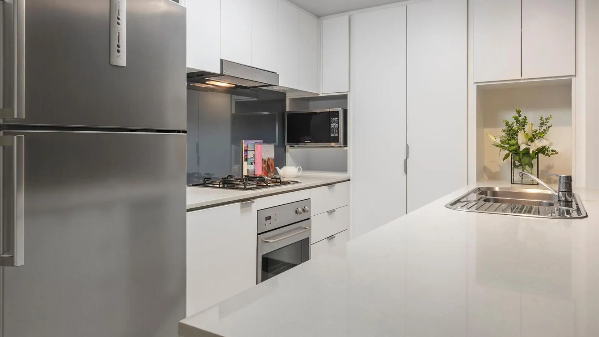 Kitchen or kitchenette in Oaks Brisbane Festival Suites