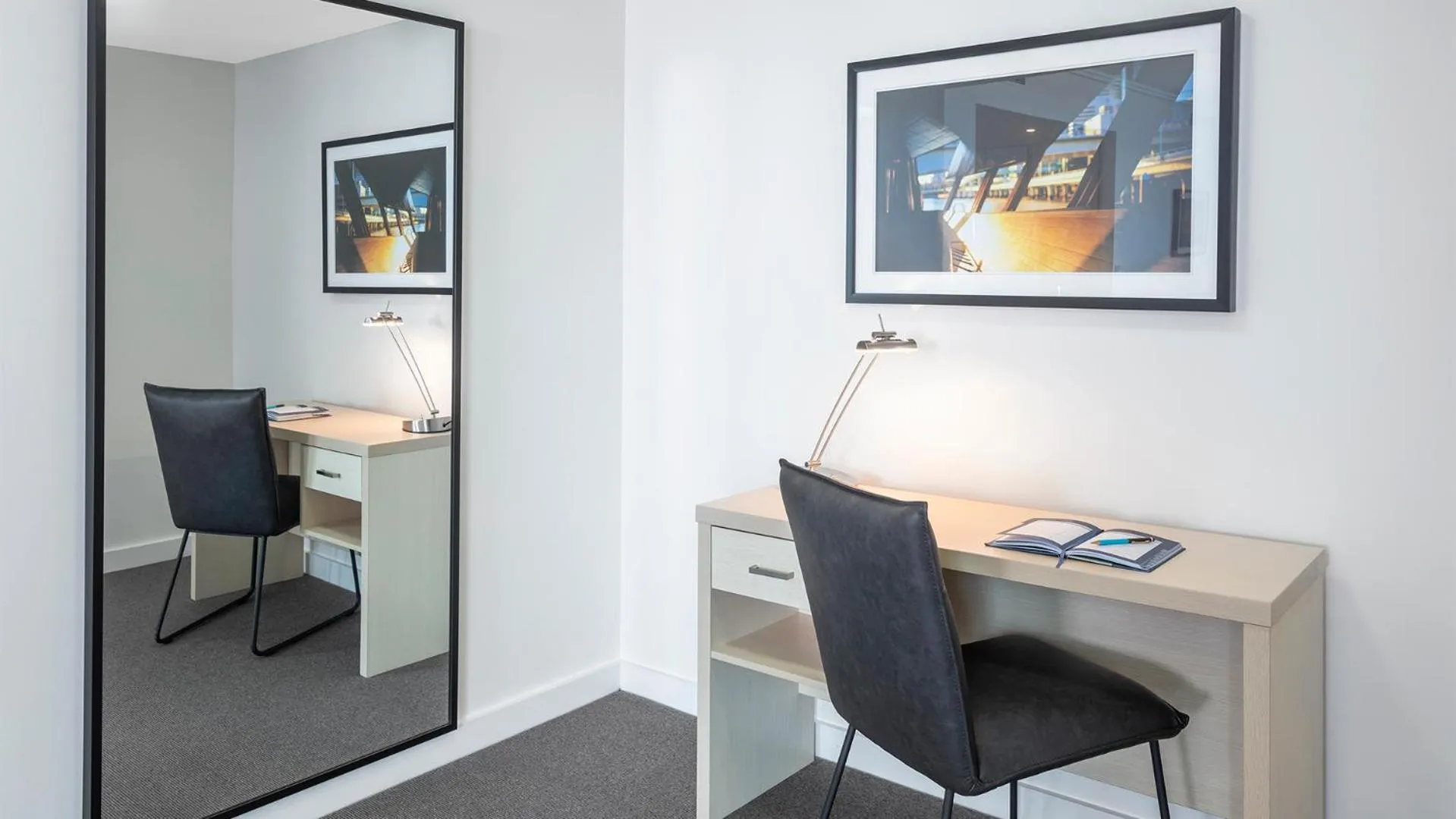 hair dresser in Oaks Brisbane Festival Suites