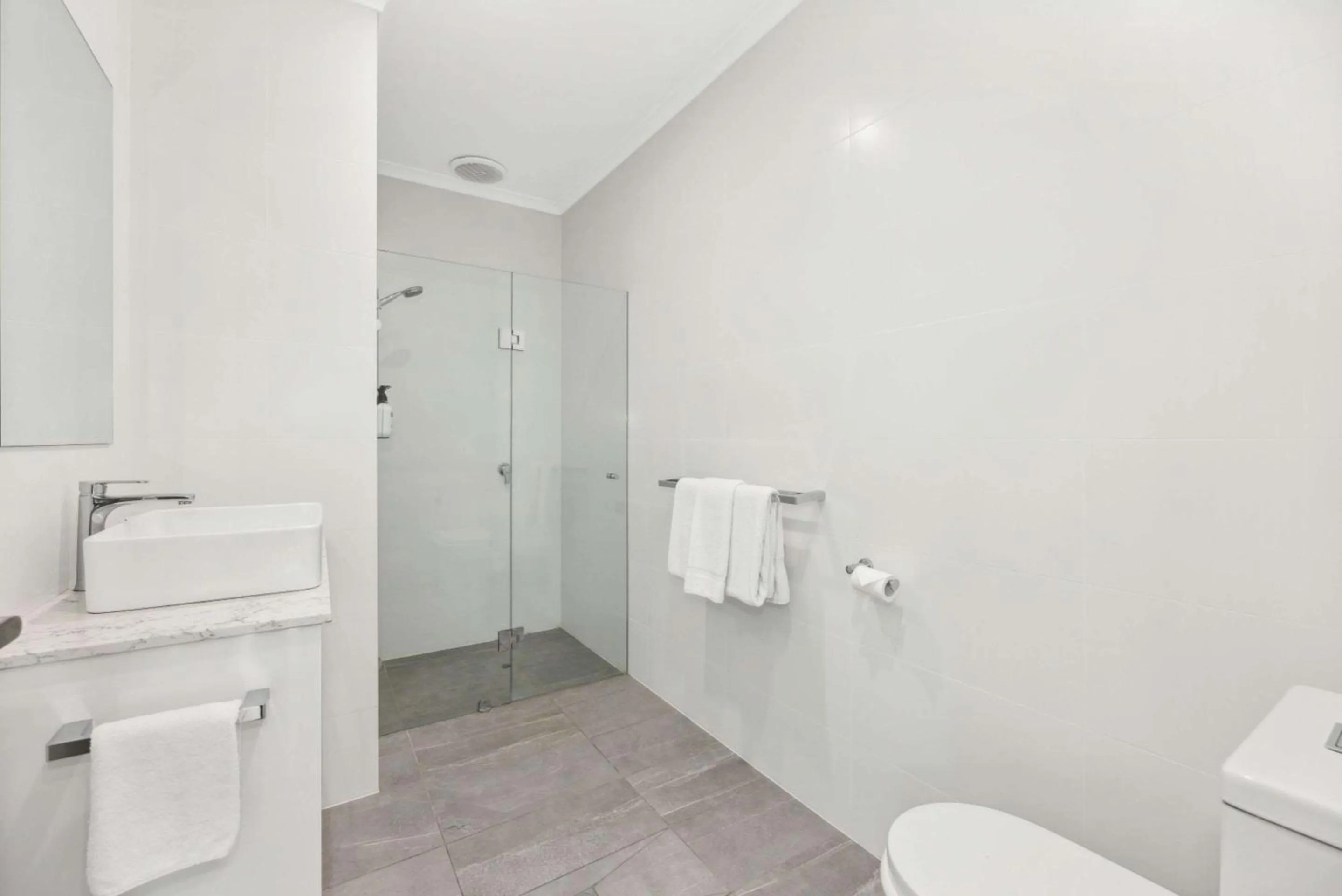 Bedroom in Comfort Inn Regal Park