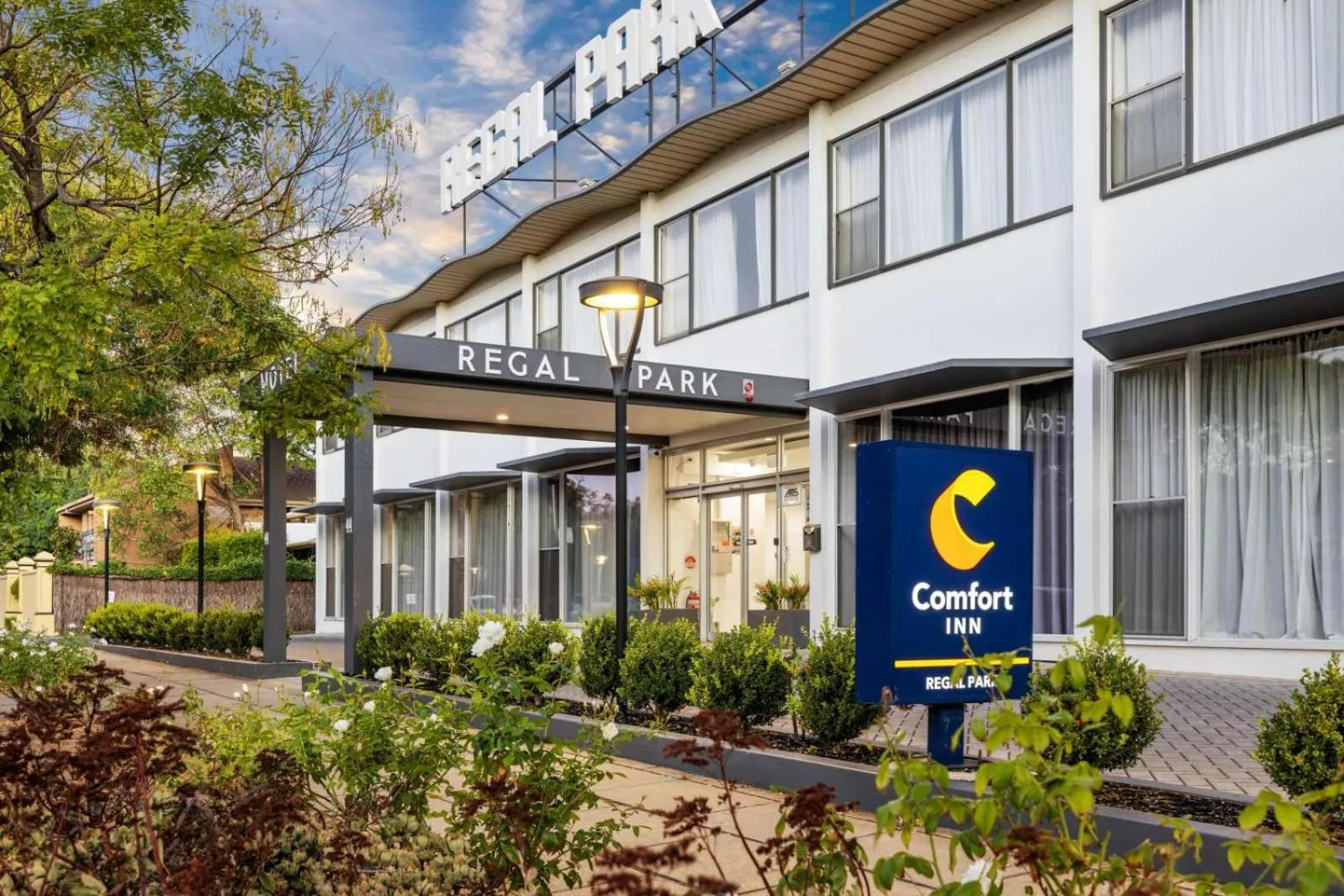 Property building in Comfort Inn Regal Park