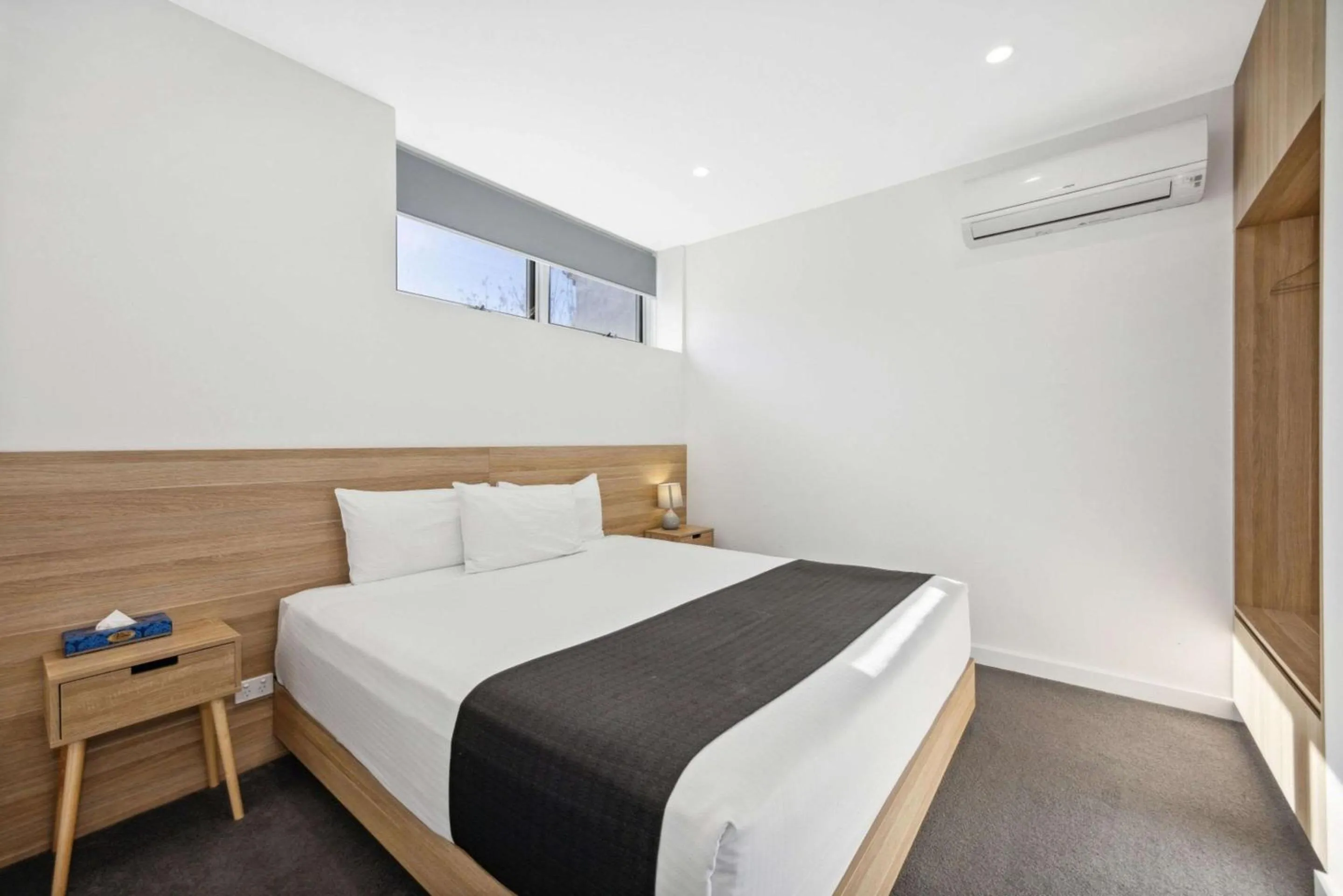 Bedroom, Bed in Comfort Inn Regal Park