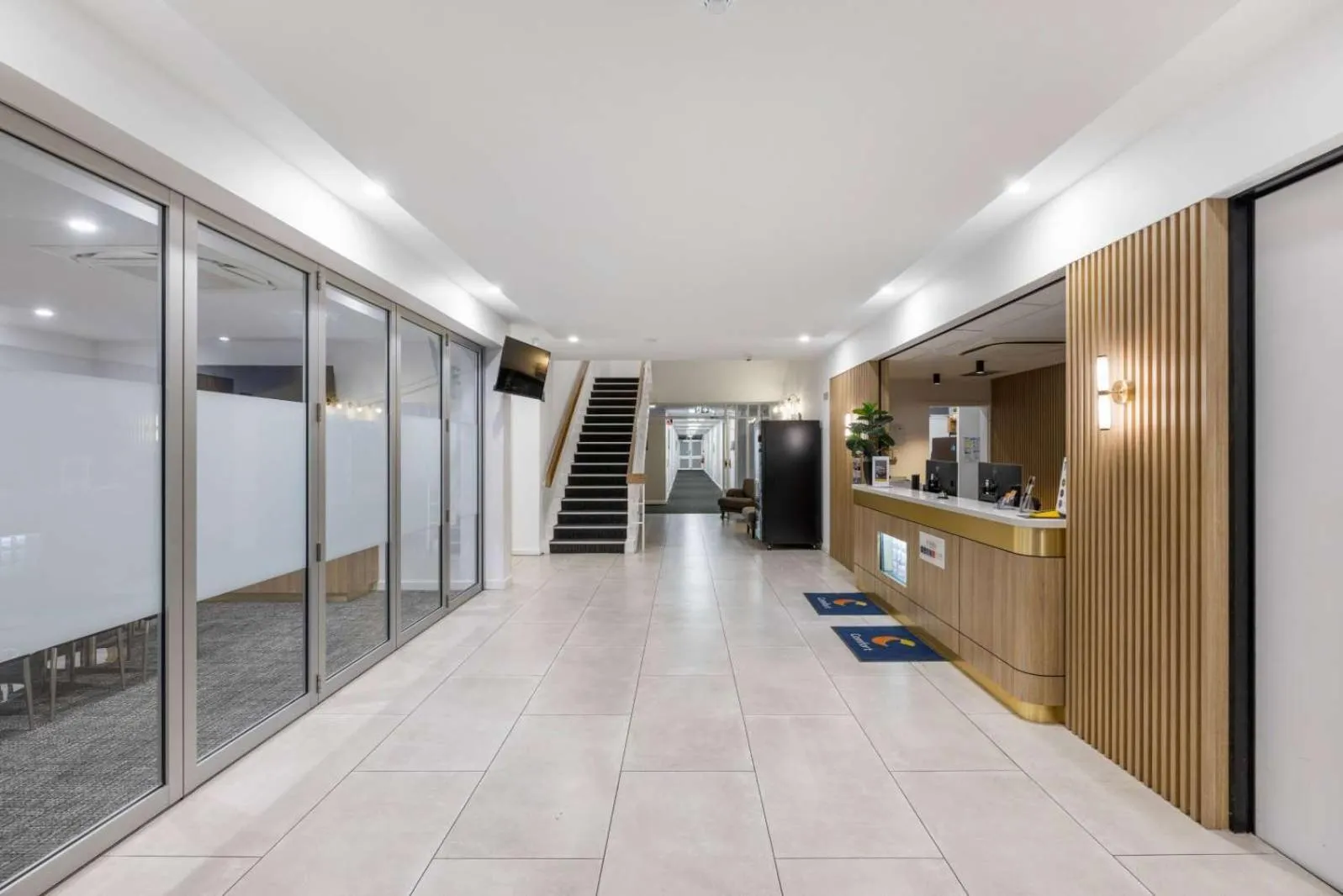 Lobby or reception in Comfort Inn Regal Park