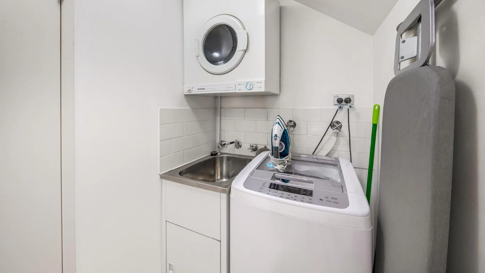 washing machine in Oaks Sydney Goldsbrough Suites