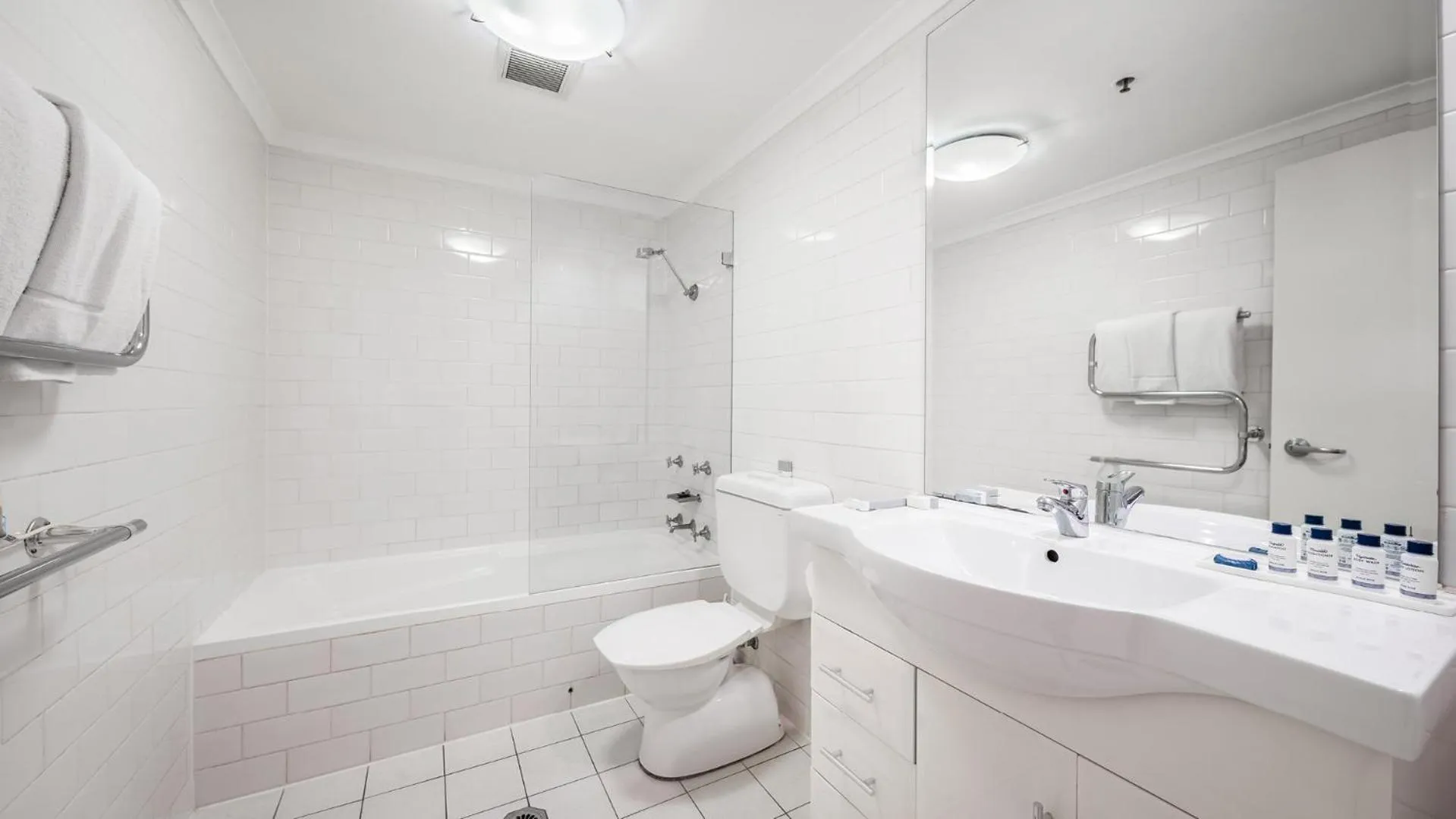 Toilet in Oaks Sydney Goldsbrough Suites