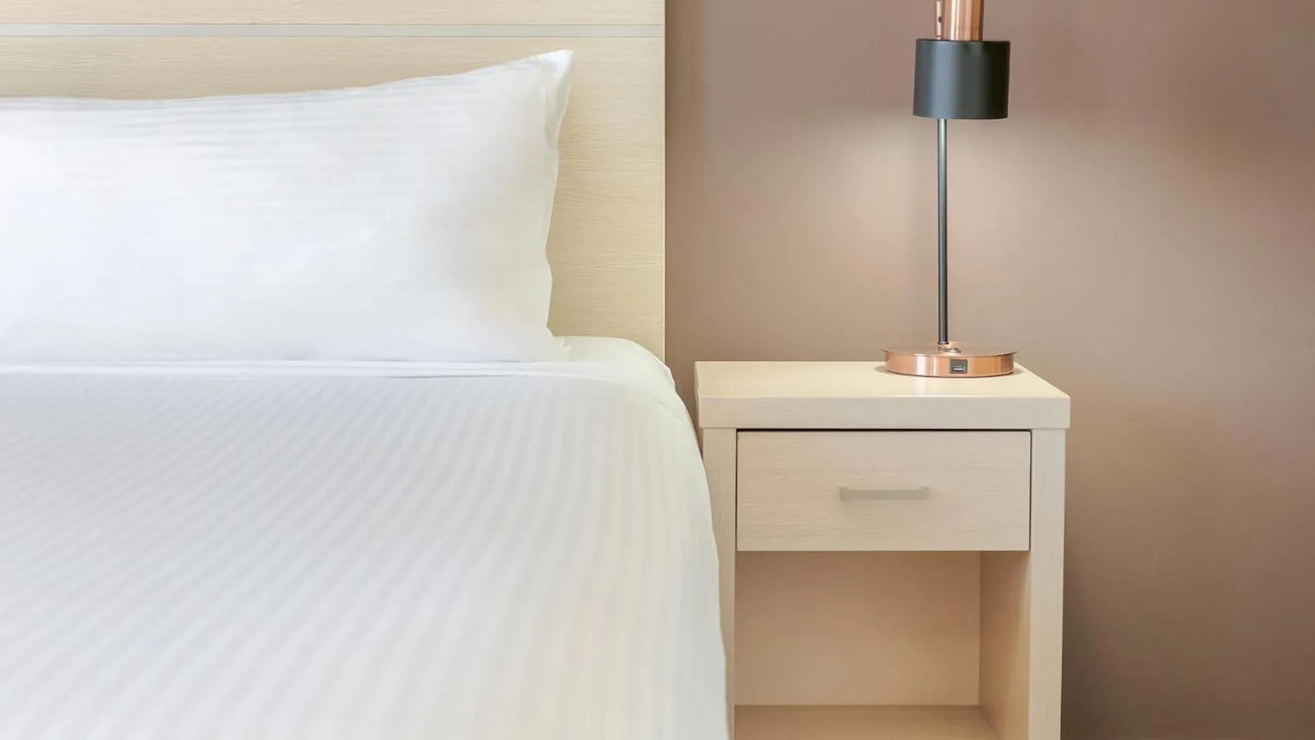 Bed in Oaks Sydney Goldsbrough Suites