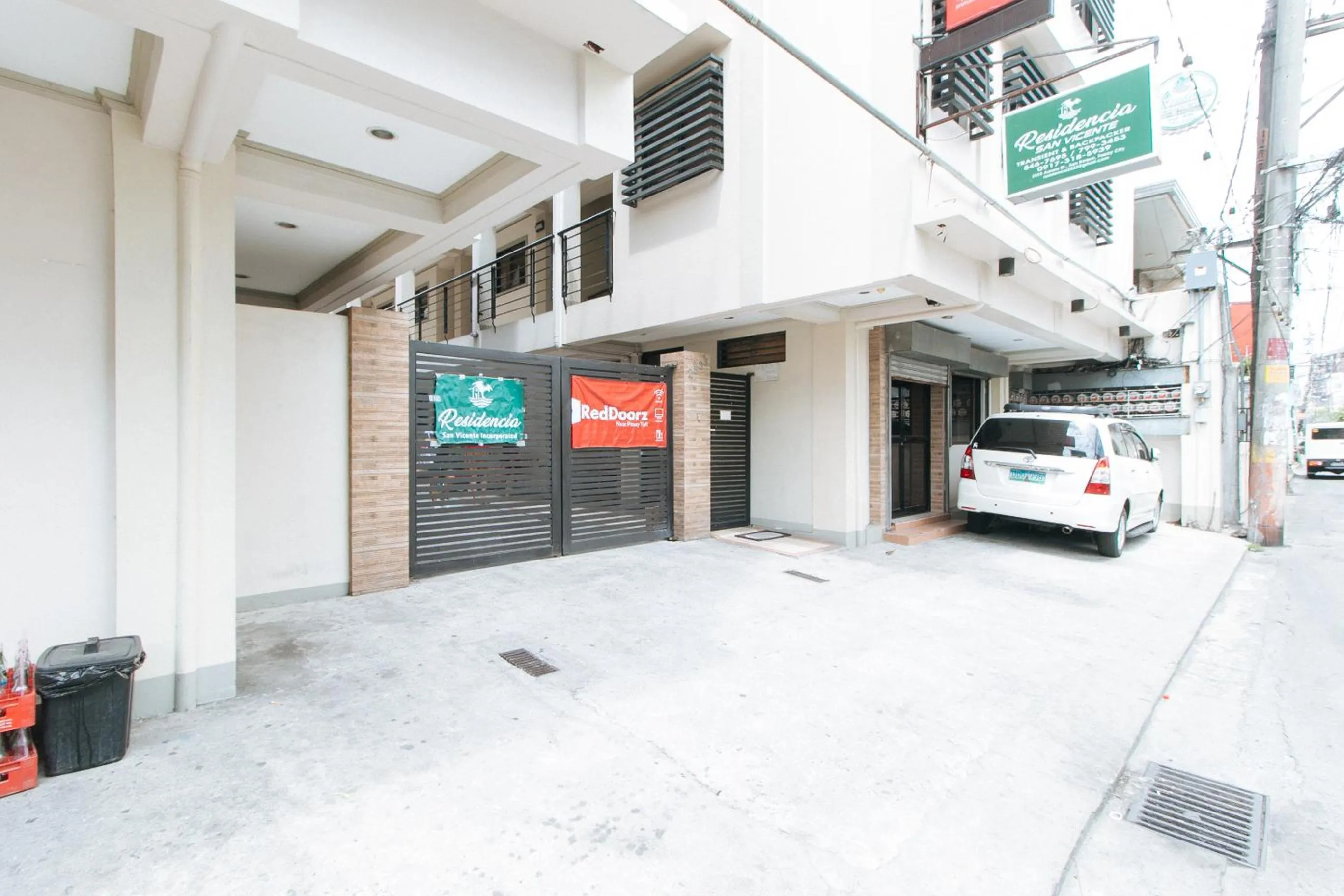 Facade/entrance in RedDoorz near Pasay Taft