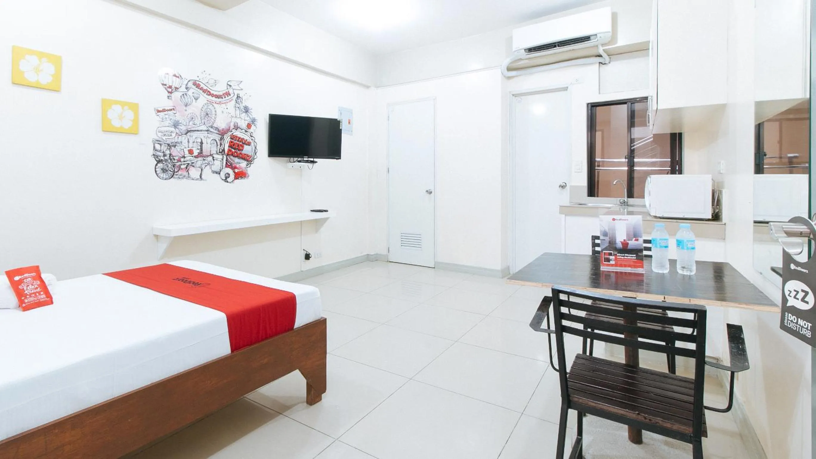 Kitchen or kitchenette, Bed in RedDoorz near Pasay Taft