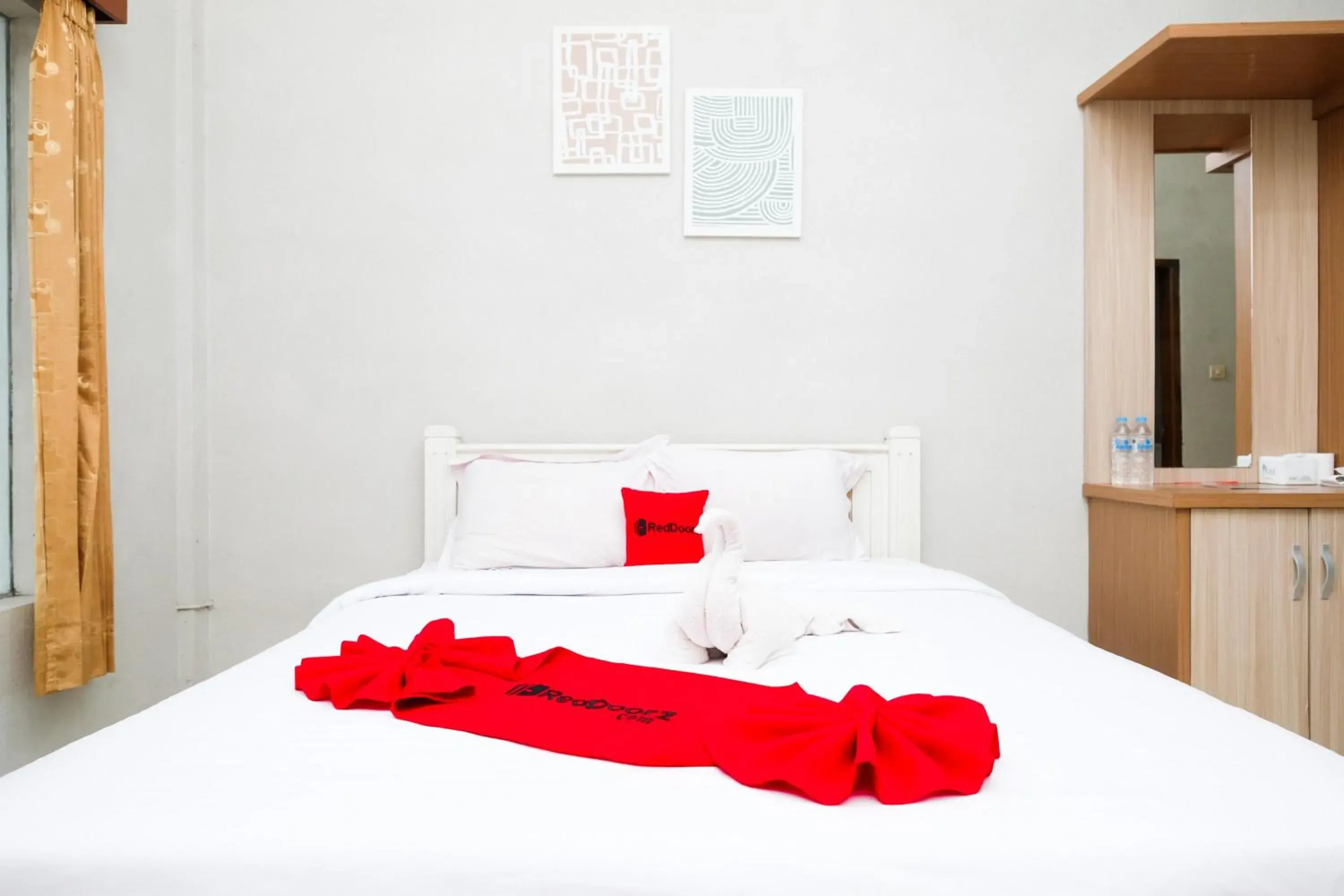 Standard Double Room in RedDoorz near Taman Rekreasi Selecta Standard Double Room in RedDoorz near Taman Rekreasi Selecta