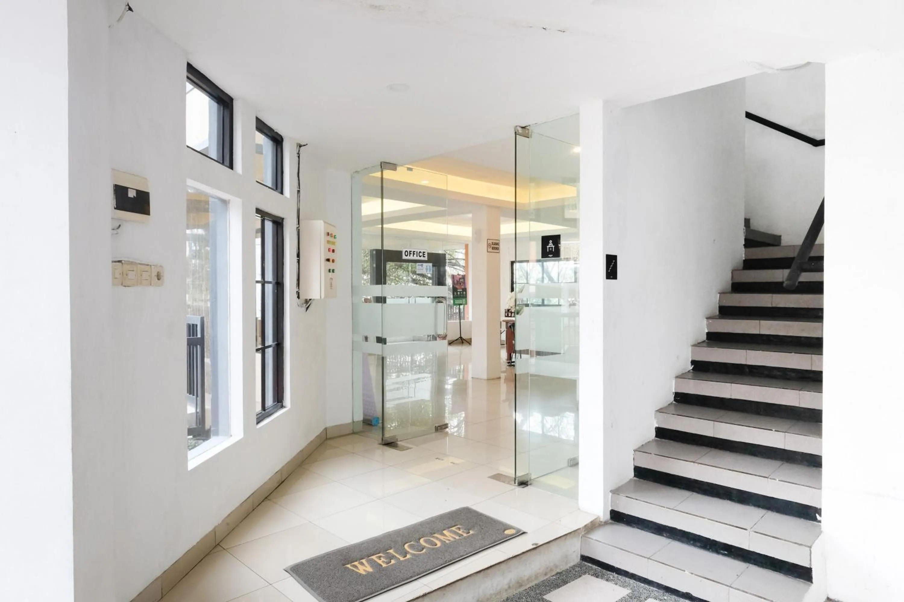 Property building in RedDoorz near Taman Rekreasi Selecta