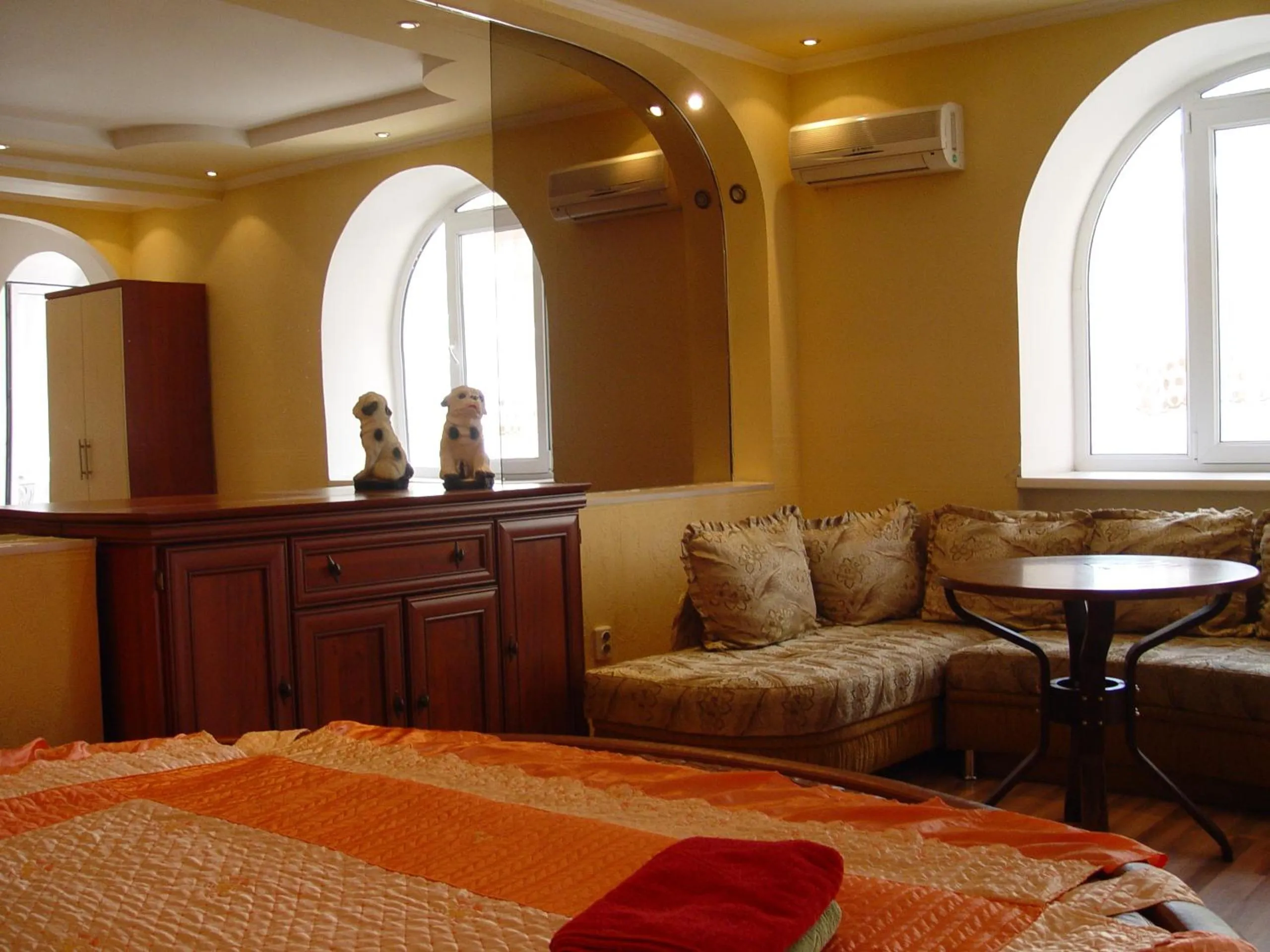 Photo of the whole room in Lessor Apartments