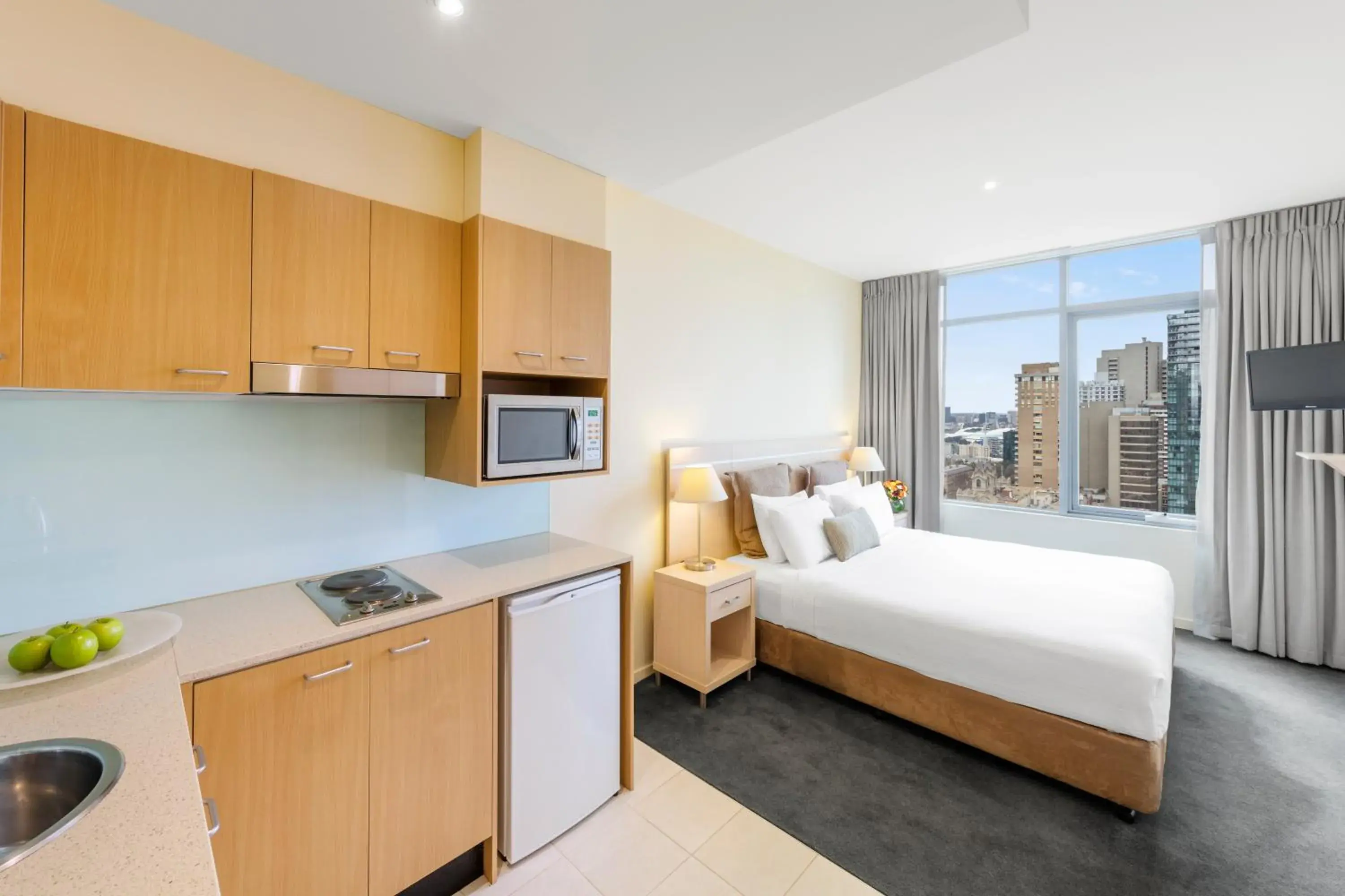 Studio Apartment - No Housekeeping in Oaks Melbourne on Lonsdale Suites Studio Apartment - No Housekeeping in Oaks Melbourne on Lonsdale Suites