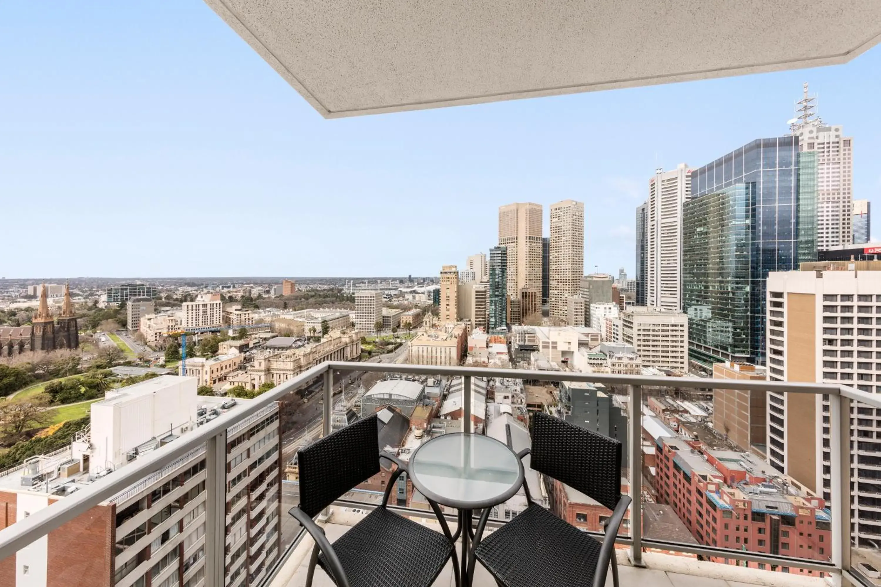 One-Bedroom Apartment with City View - No Housekeeping in Oaks Melbourne on Lonsdale Suites One-Bedroom Apartment with City View - No Housekeeping in Oaks Melbourne on Lonsdale Suites