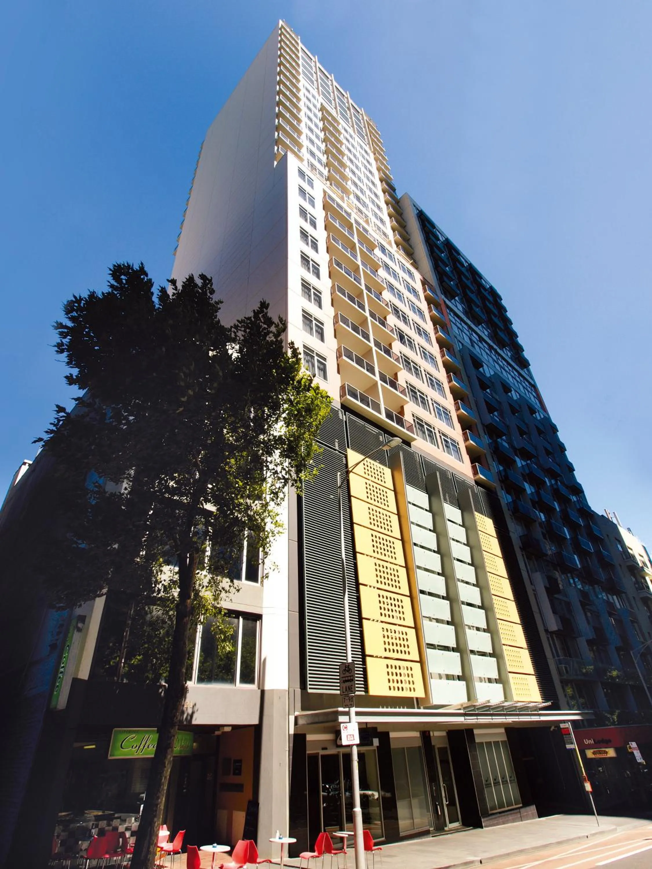 Facade/entrance in Oaks Melbourne on Lonsdale Suites