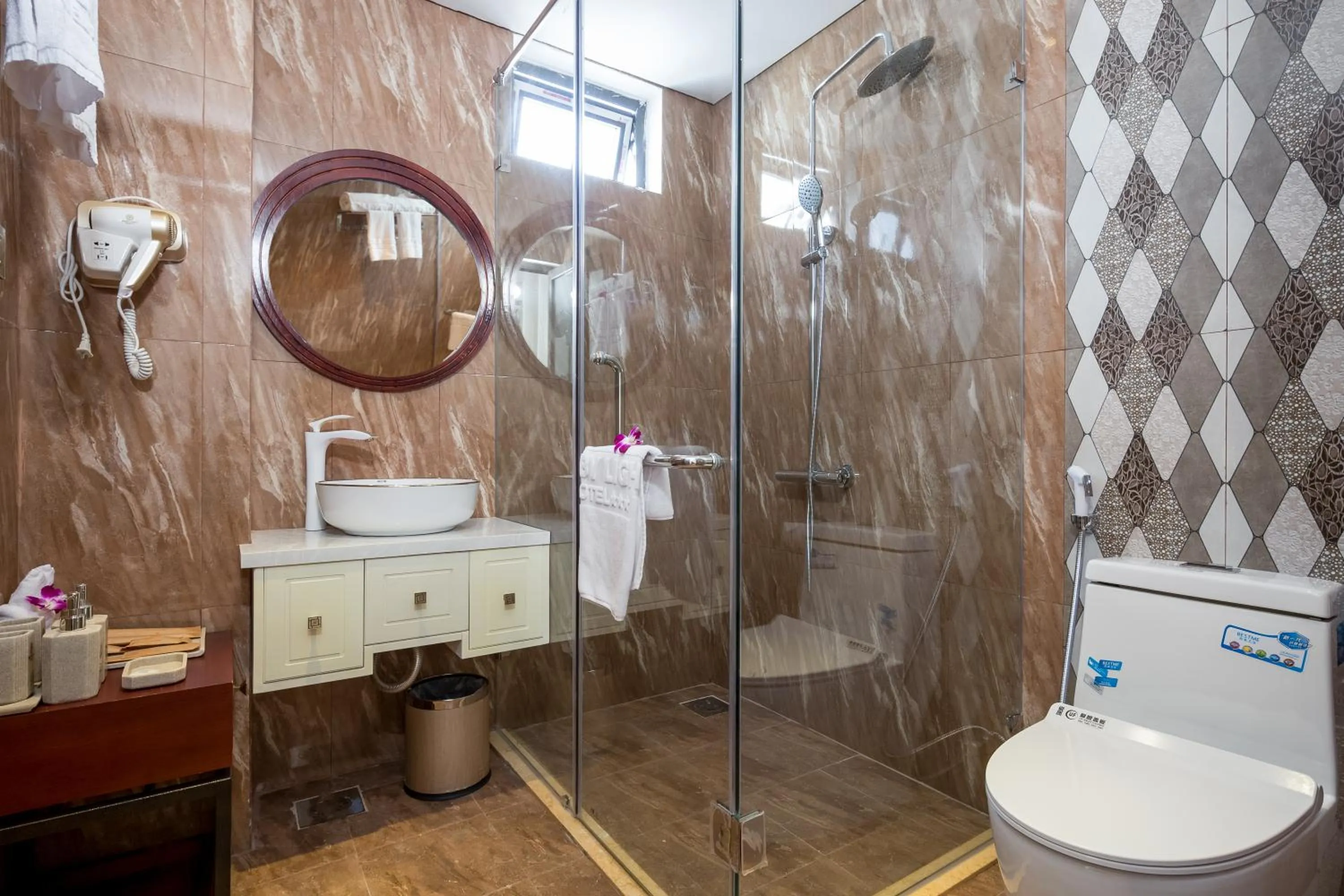 Shower in Menora Grand Da Nang