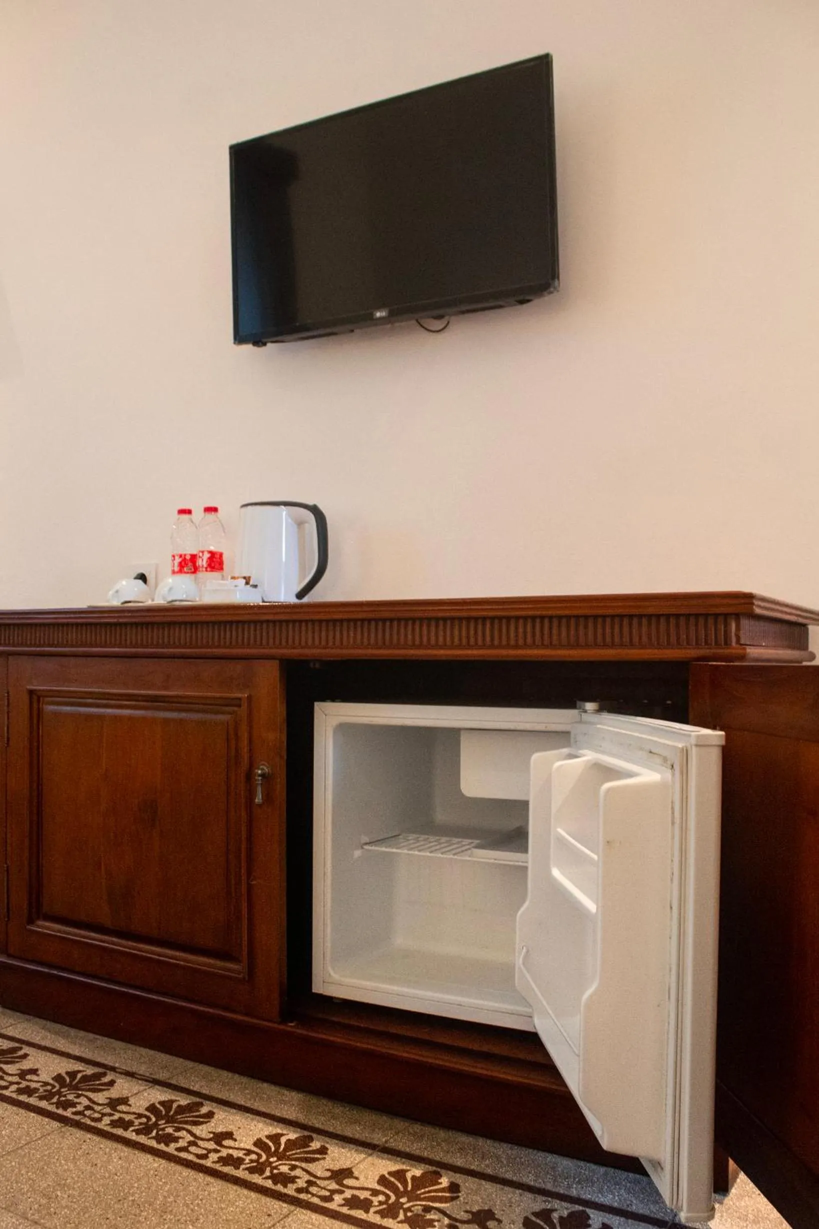 TV and multimedia in Daroessalam Syariah Heritage Hotel