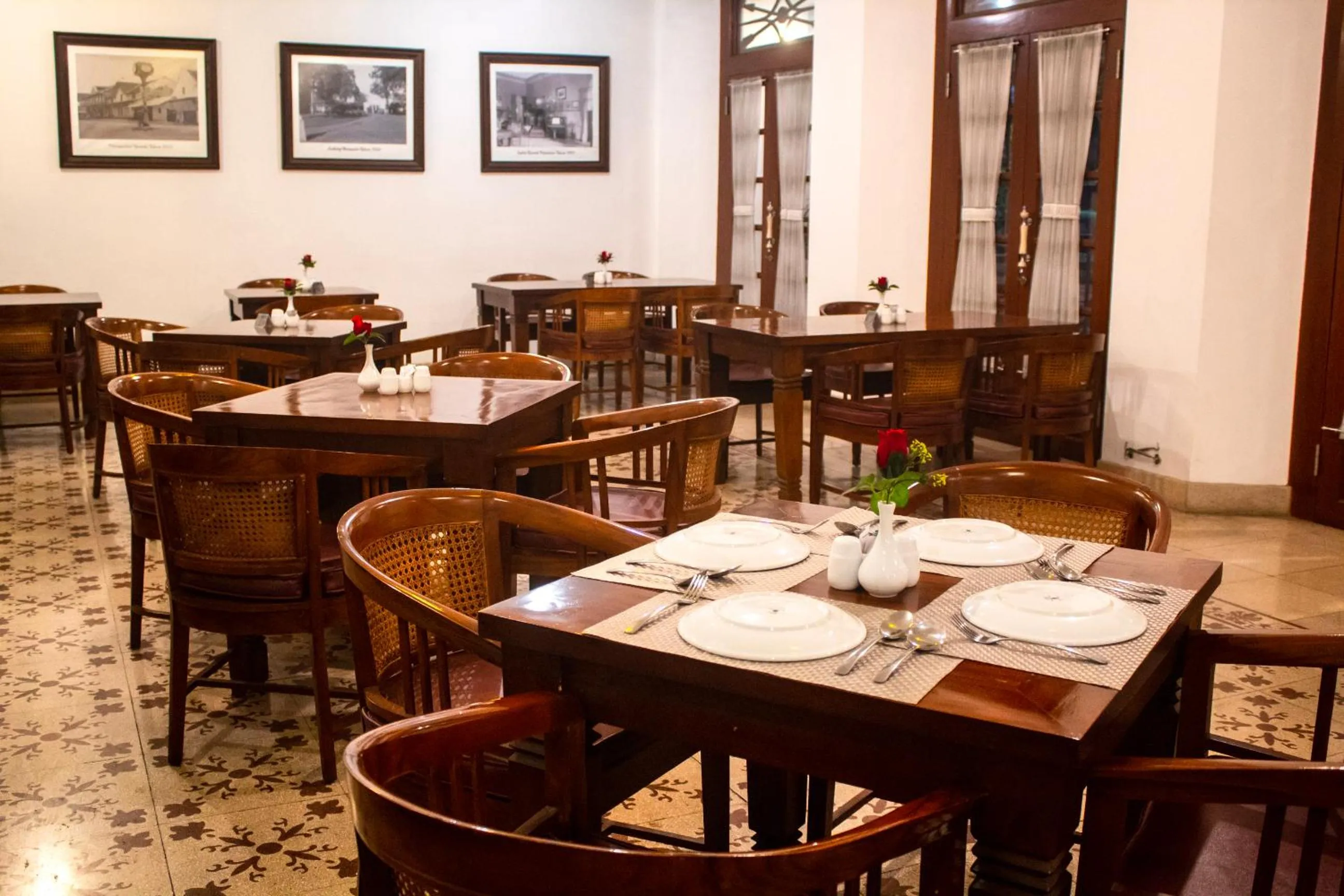 Restaurant/places to eat in Daroessalam Syariah Heritage Hotel