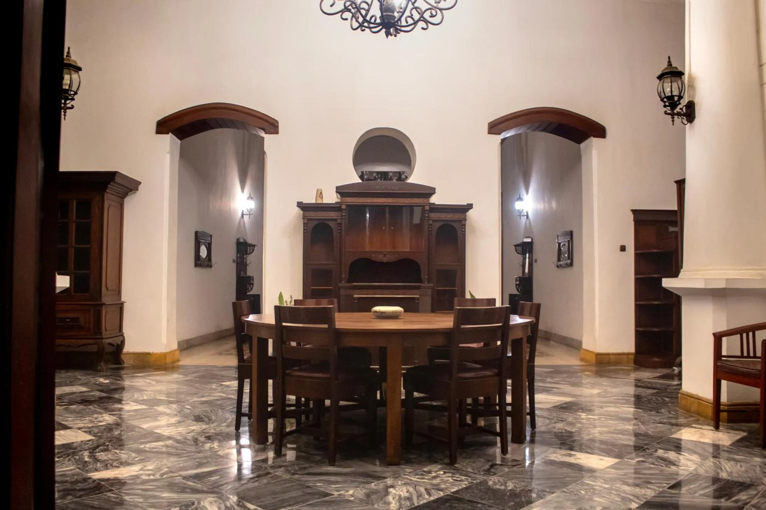 hair dresser in Daroessalam Syariah Heritage Hotel