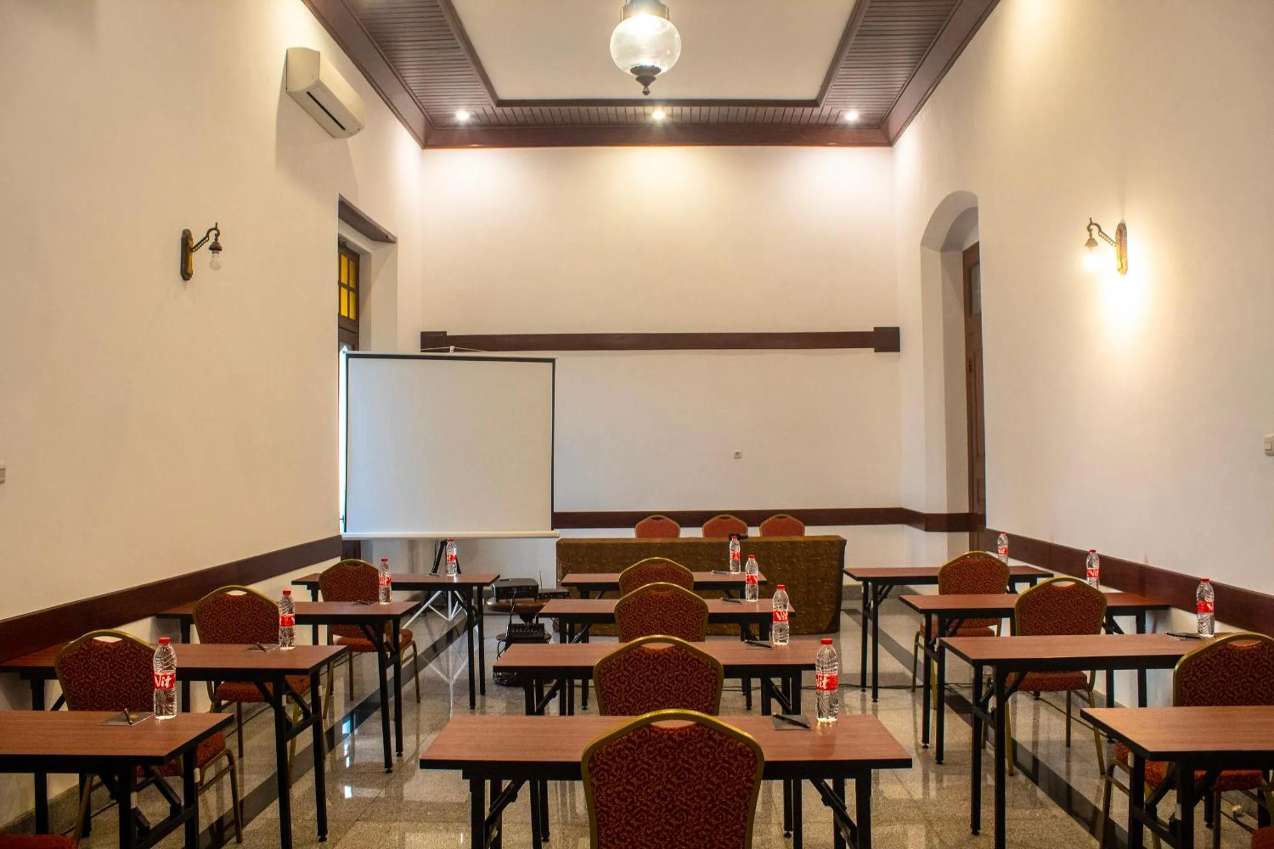 Business facilities in Daroessalam Syariah Heritage Hotel