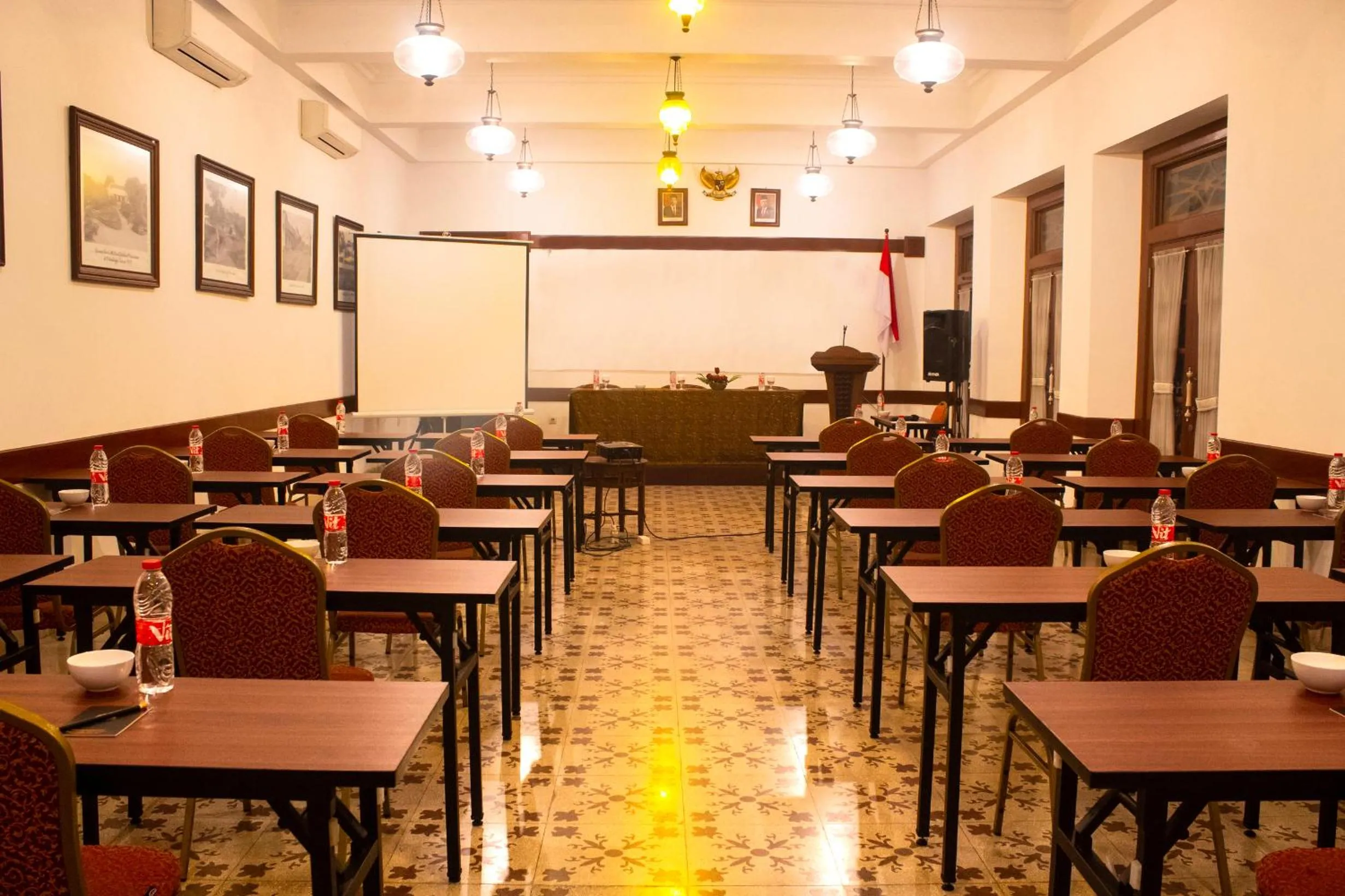 Business facilities in Daroessalam Syariah Heritage Hotel